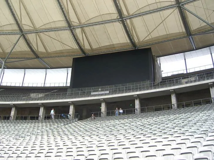 Màn hình lớn chất lượng cao tại sân Olympiastadion Berlin hiển thị tỉ số trận đấu