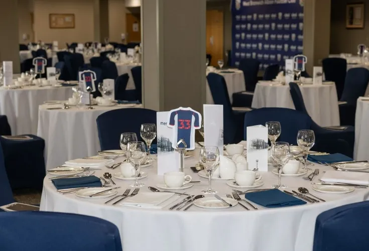 Phòng chờ Hospitality tại The Hawthorns, phục vụ khách VIP và sự kiện.