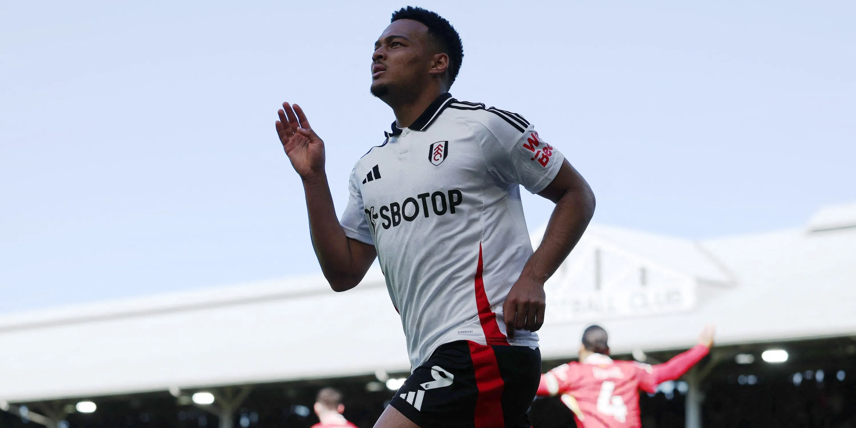 Rodrigo Muniz ăn mừng bàn thắng cho Fulham, cho thấy khả năng săn bàn của anh.