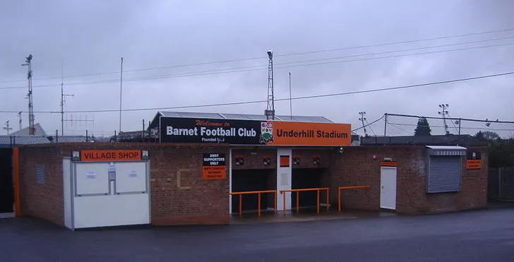 Sân vận động Underhill, mái nhà lịch sử của Barnet F.C. trước khi chuyển đến The Hive