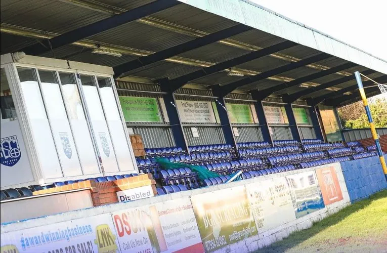 Sơ đồ bố trí chỗ ngồi và các khán đài tại sân Neuven Stadium của Radcliffe FC