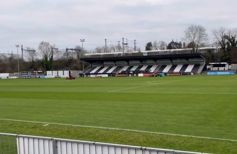 Sơ đồ bố trí khán đài York Road Stadium, bao gồm Railway Stand và các khu vực đứng