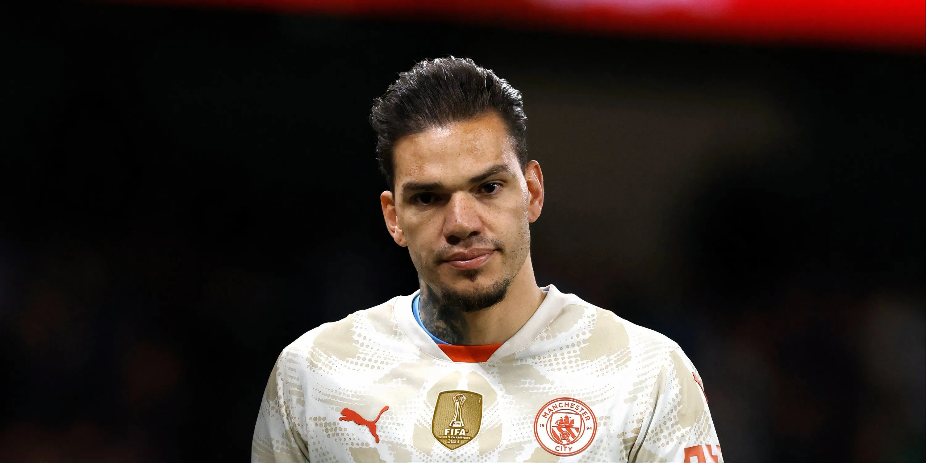Thủ môn Ederson của Manchester City đang cân nhắc chuyển đến Galatasaray.