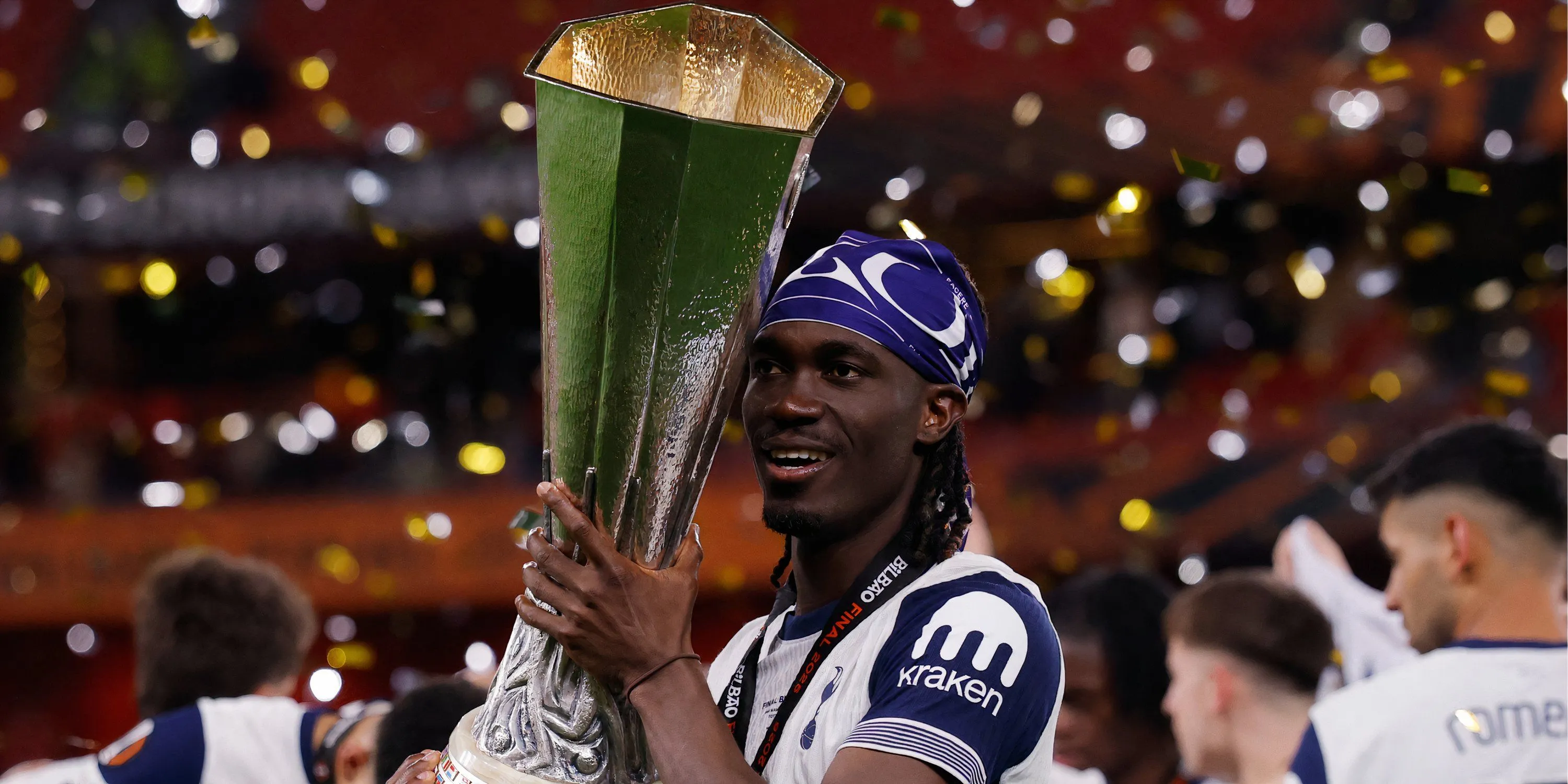 Tiền vệ Yves Bissouma của Tottenham đối mặt với tương lai không chắc chắn.