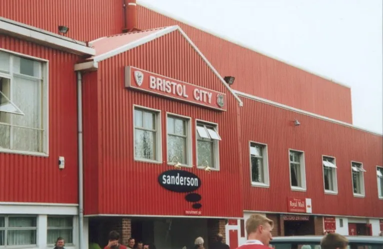 Tòa nhà chính ấn tượng của sân vận động Ashton Gate
