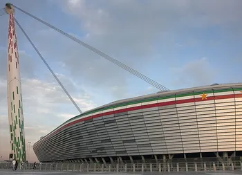 Toàn cảnh mặt ngoài hiện đại của Allianz Stadium (Juventus Stadium) tại Turin, Ý