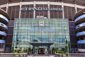 Toàn cảnh sân vận động Etihad nhìn từ trên cao, biểu tượng của Manchester City