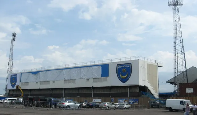 Toàn cảnh sân vận động Fratton Park từ trên cao, biểu tượng của Portsmouth