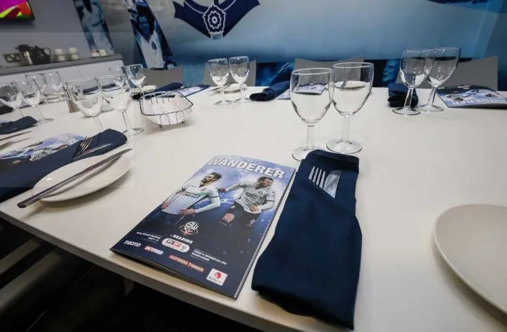 Tổng quan về các dịch vụ khách sạn và sự kiện tại sân vận động Bolton Wanderers