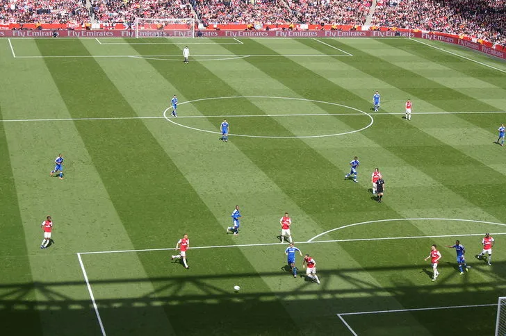 Trận đấu kịch tính giữa Arsenal và Chelsea trên sân Emirates