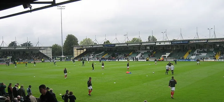 Trận đấu sôi động giữa Yeovil Town và Nottingham Forest tại sân Huish Park
