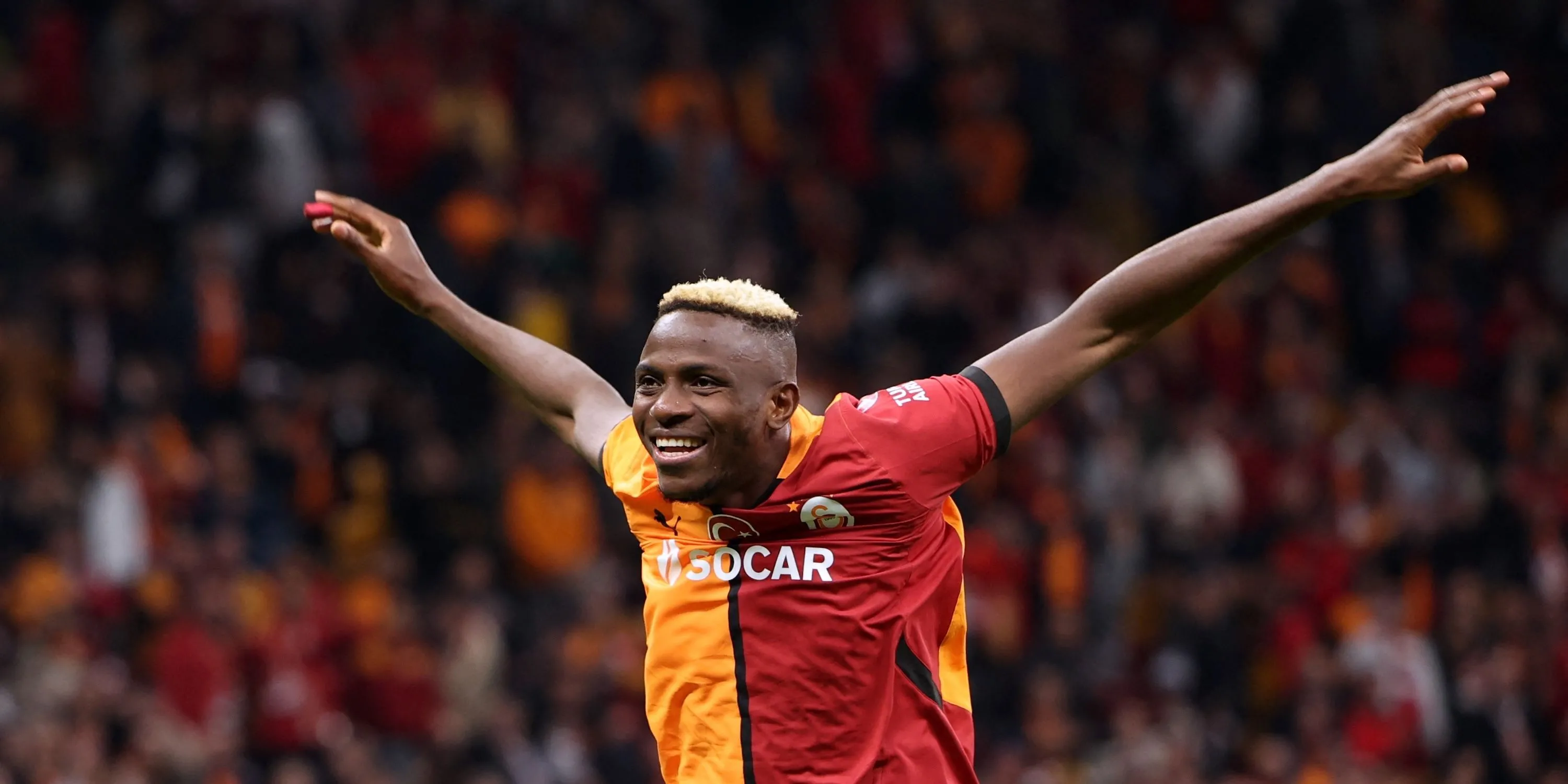 Victor Osimhen ăn mừng sau một trận đấu