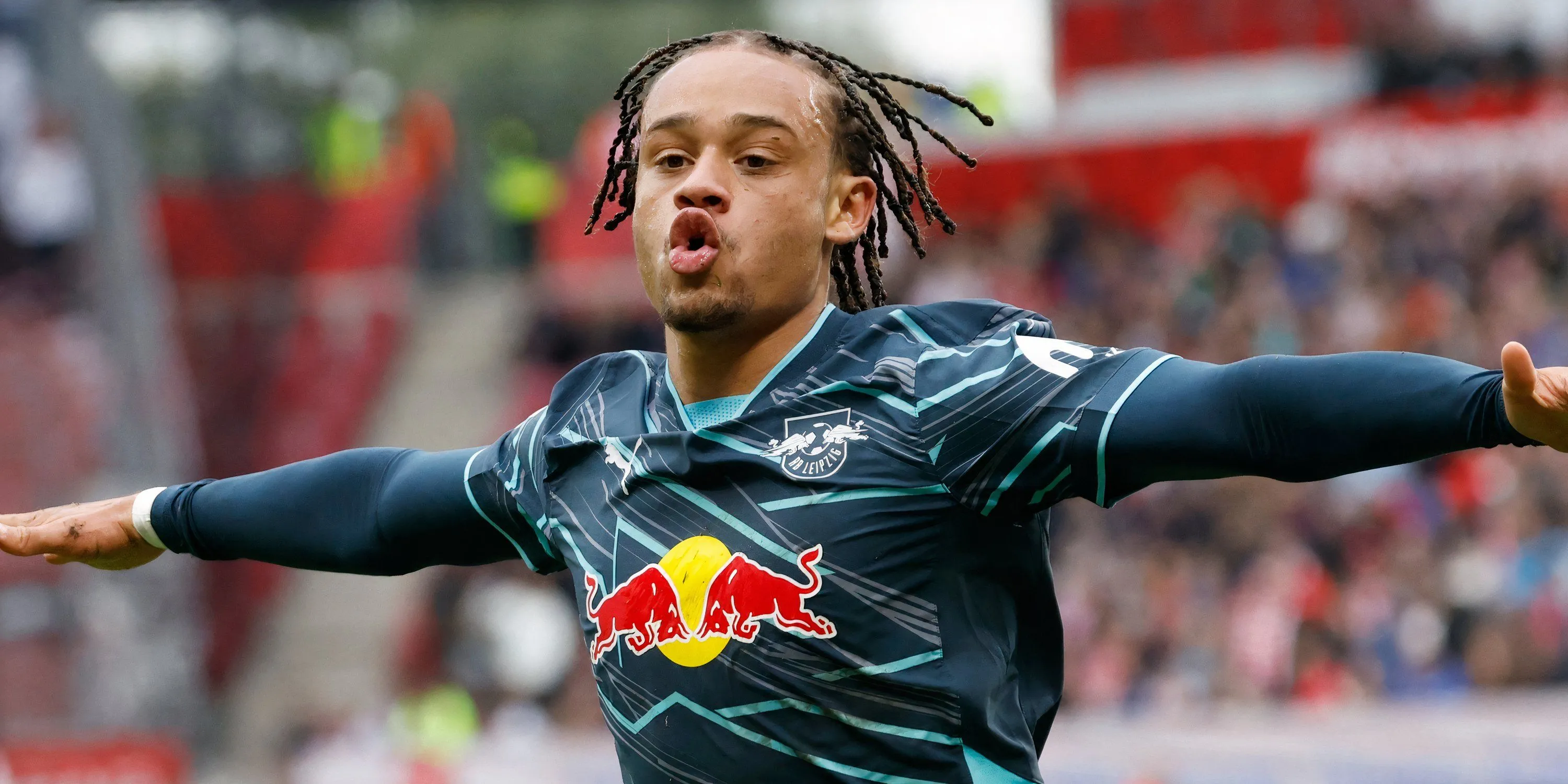 Xavi Simons thi đấu cho RB Leipzig tại Bundesliga, cầu thủ mà Manchester United đang đàm phán