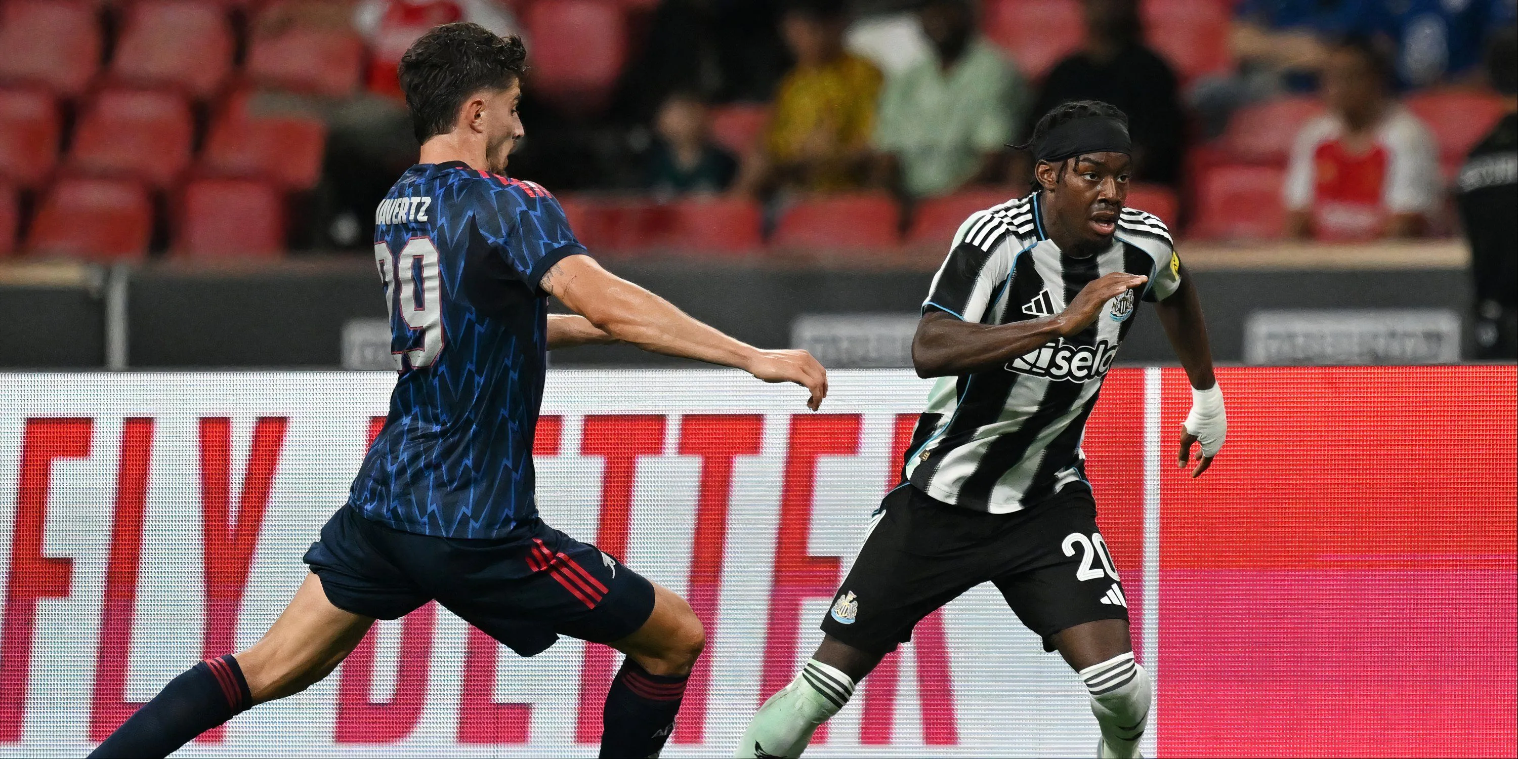 Anthony Elanga và Kai Havertz trong trận đấu giữa Arsenal và Newcastle