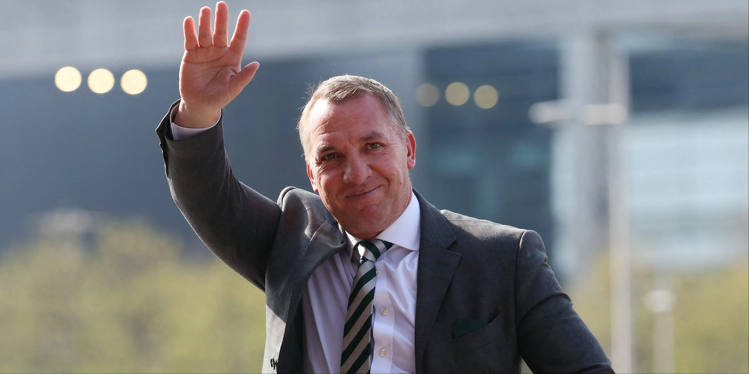 Huấn luyện viên Brendan Rodgers trên sân vận động Celtic Park trong một trận đấu.