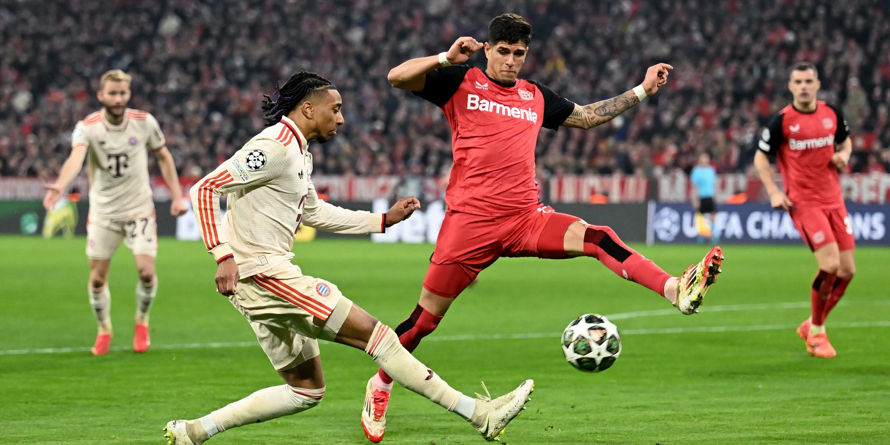 Piero Hincapié thi đấu cho Bayer Leverkusen, một trung vệ tiềm năng cho Chelsea.