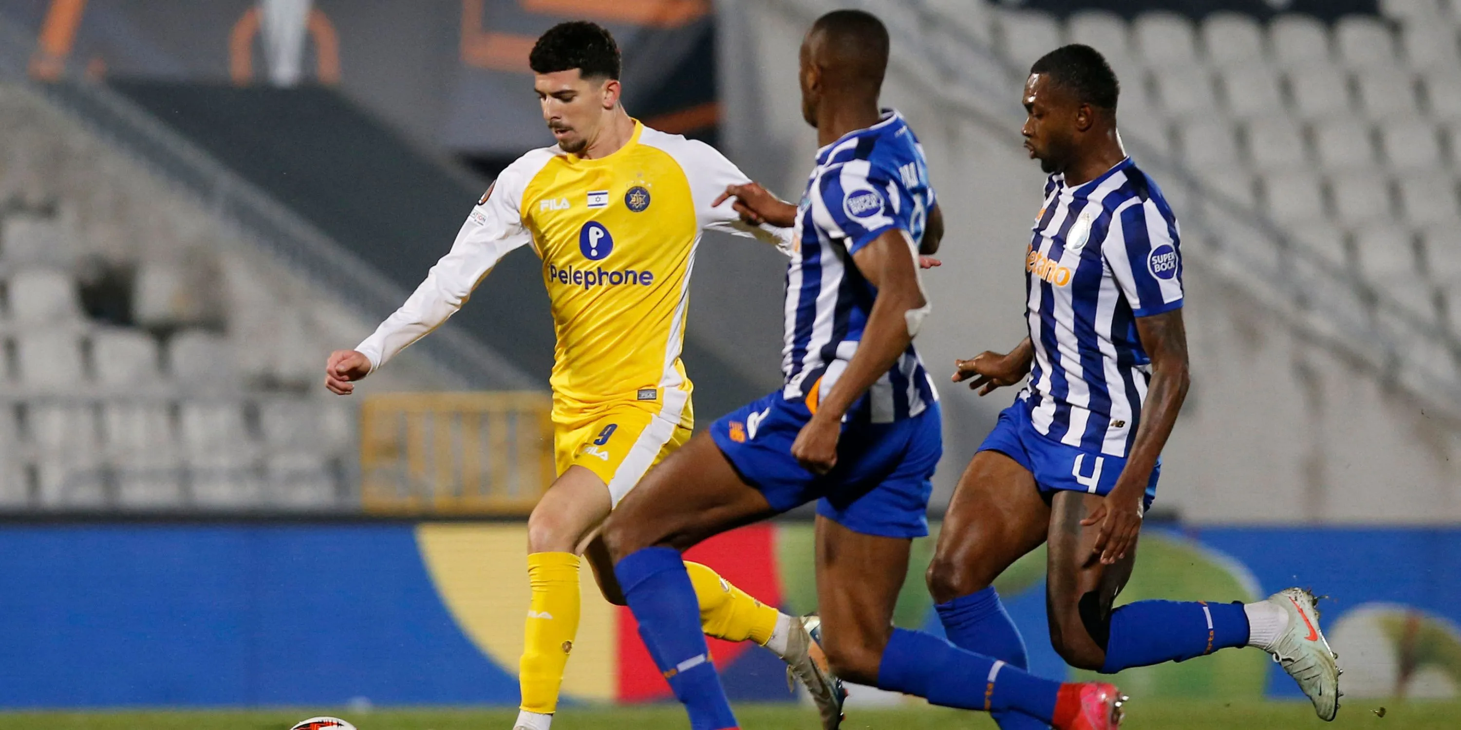 Tiền đạo Dor Turgeman của Maccabi Tel Aviv trong một trận đấu.