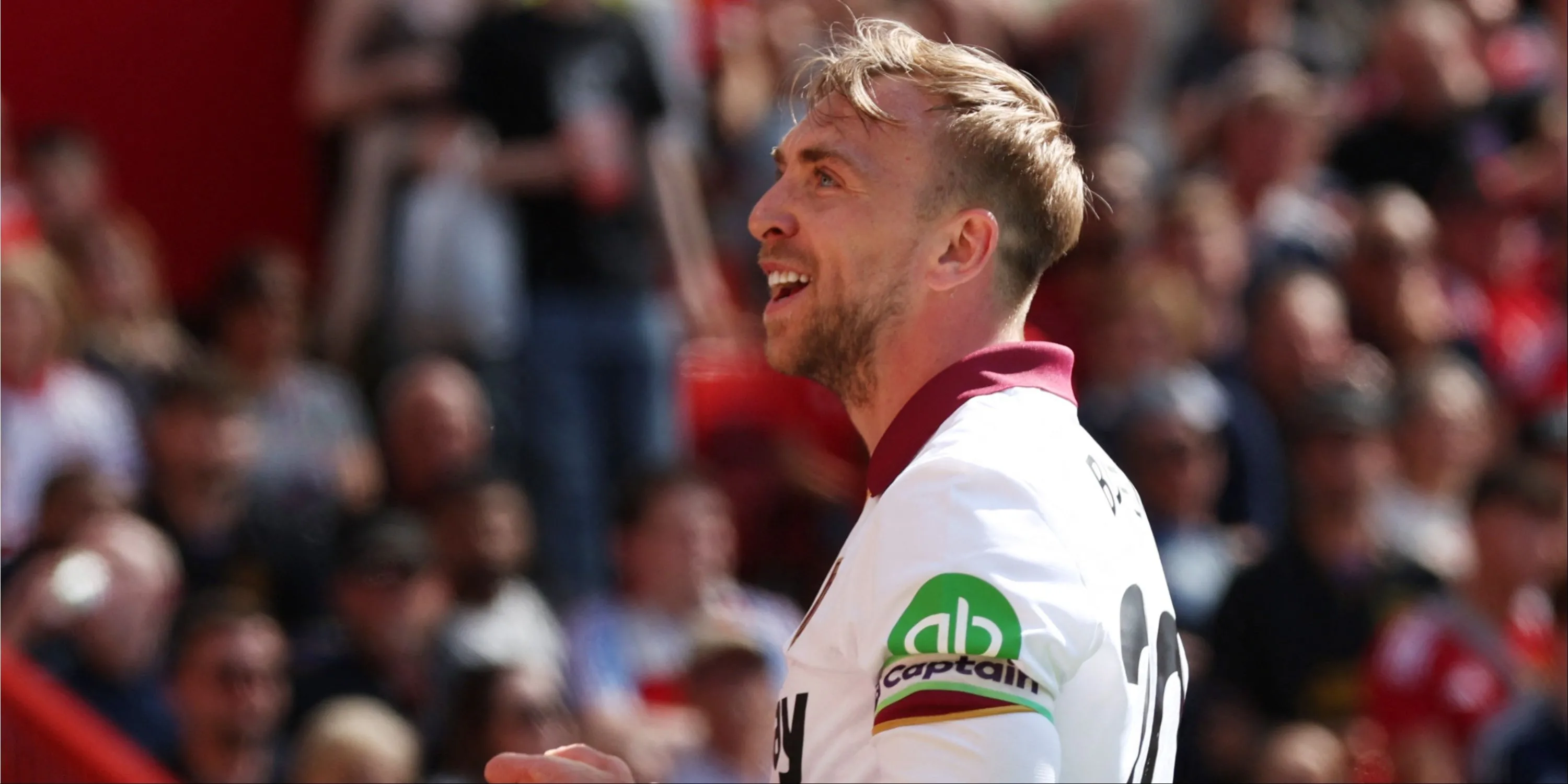 Tiền đạo Jarrod Bowen thi đấu ấn tượng cho West Ham United, biểu tượng cho thành công của một cầu thủ chạy cánh dưới sự dẫn dắt của HLV David Moyes tại Ngoại hạng Anh.