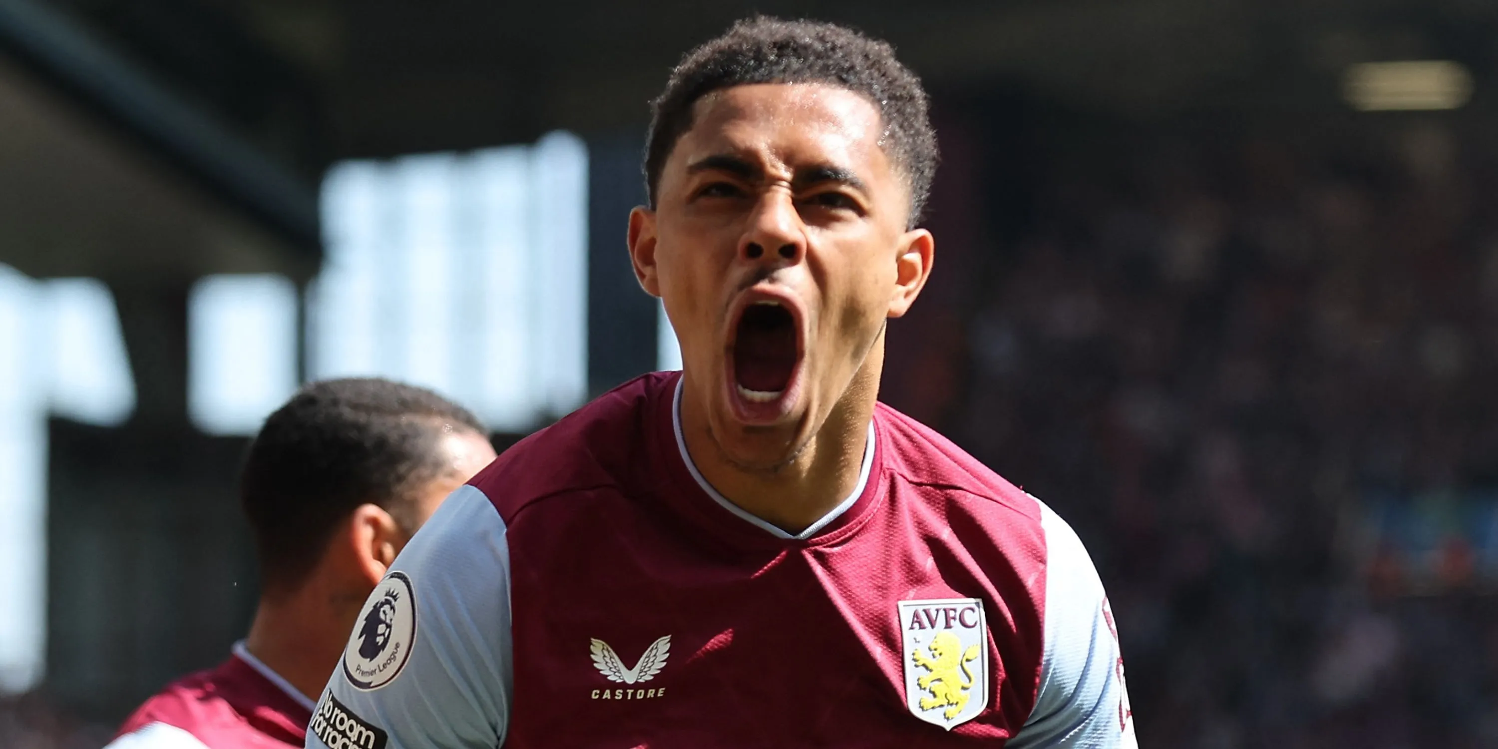 Tiền vệ Jacob Ramsey trong trang phục Aston Villa thi đấu tại giải Ngoại hạng Anh, cầu thủ đang là mục tiêu chuyển nhượng của West Ham