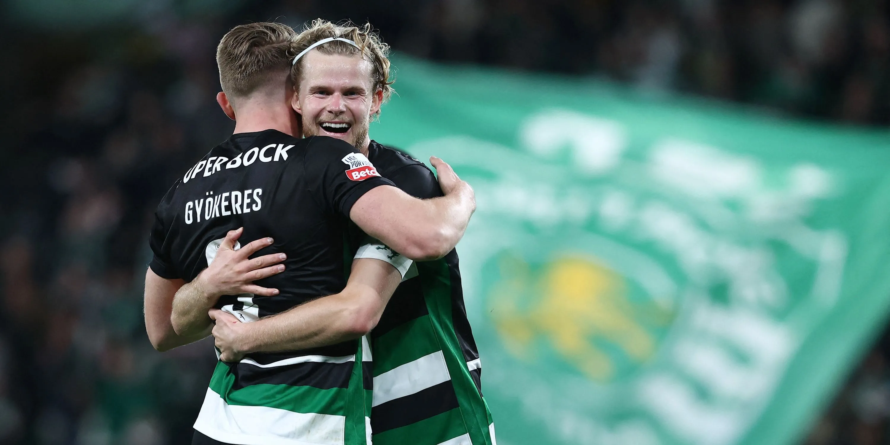 Tiền vệ Morten Hjulmand ăn mừng bàn thắng cùng đồng đội Viktor Gyokeres tại Sporting CP