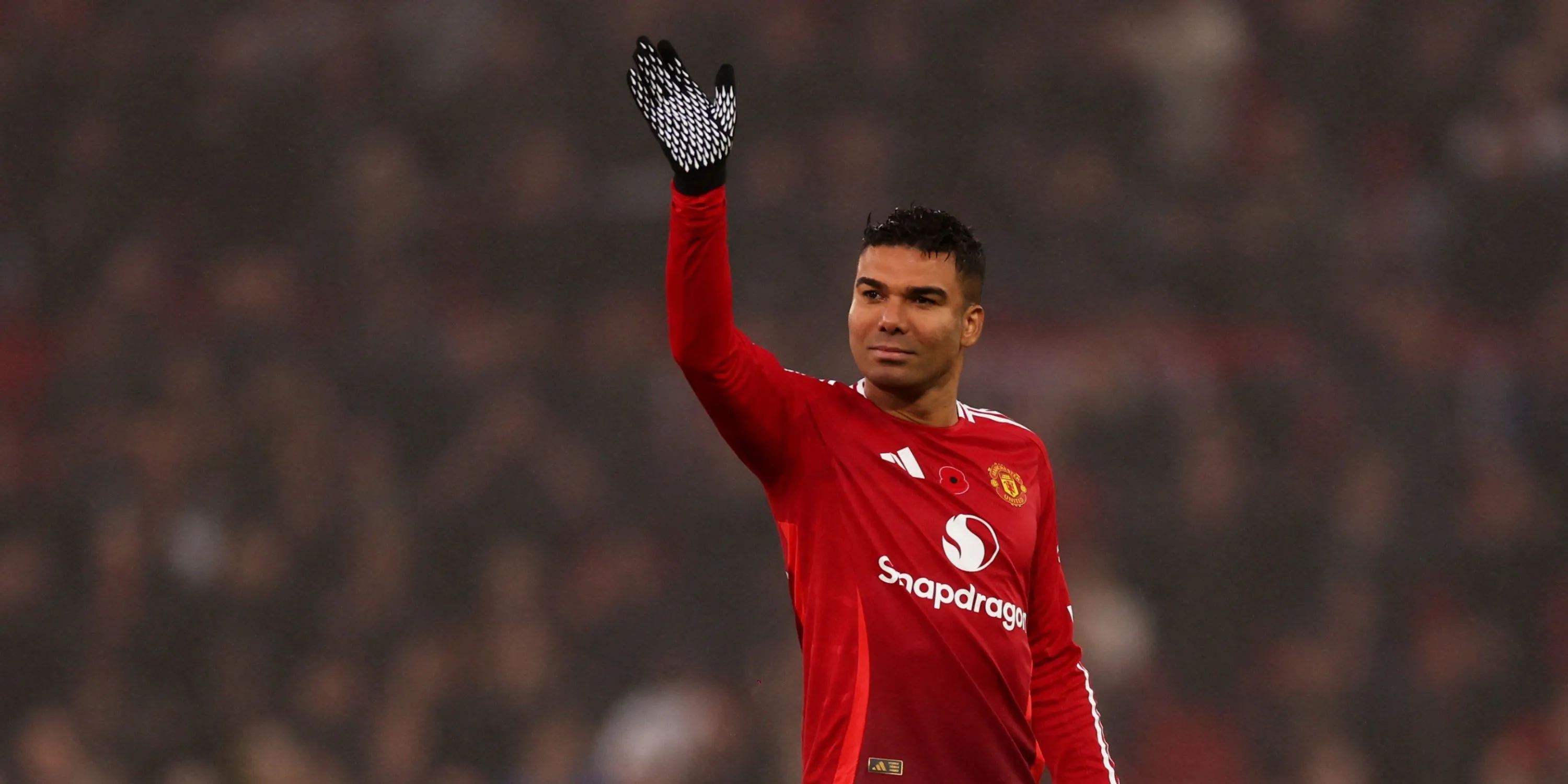 Casemiro khoác áo Manchester United trên sân tập hoặc thi đấu