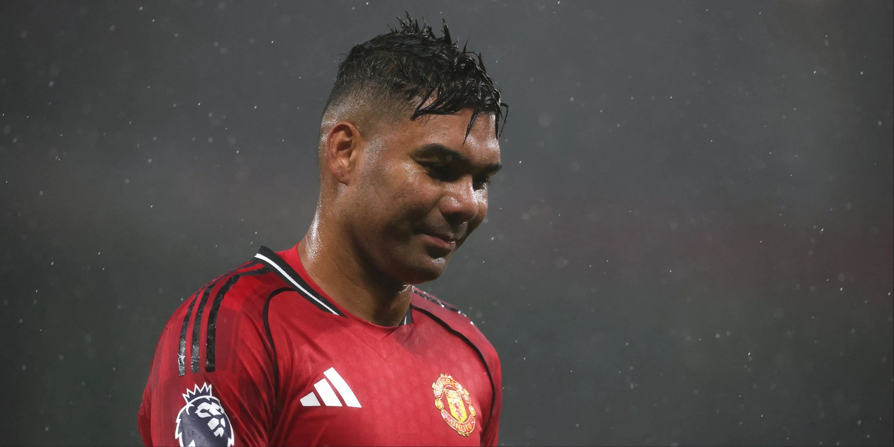 Casemiro thi đấu trong trận Manchester United gặp Chelsea