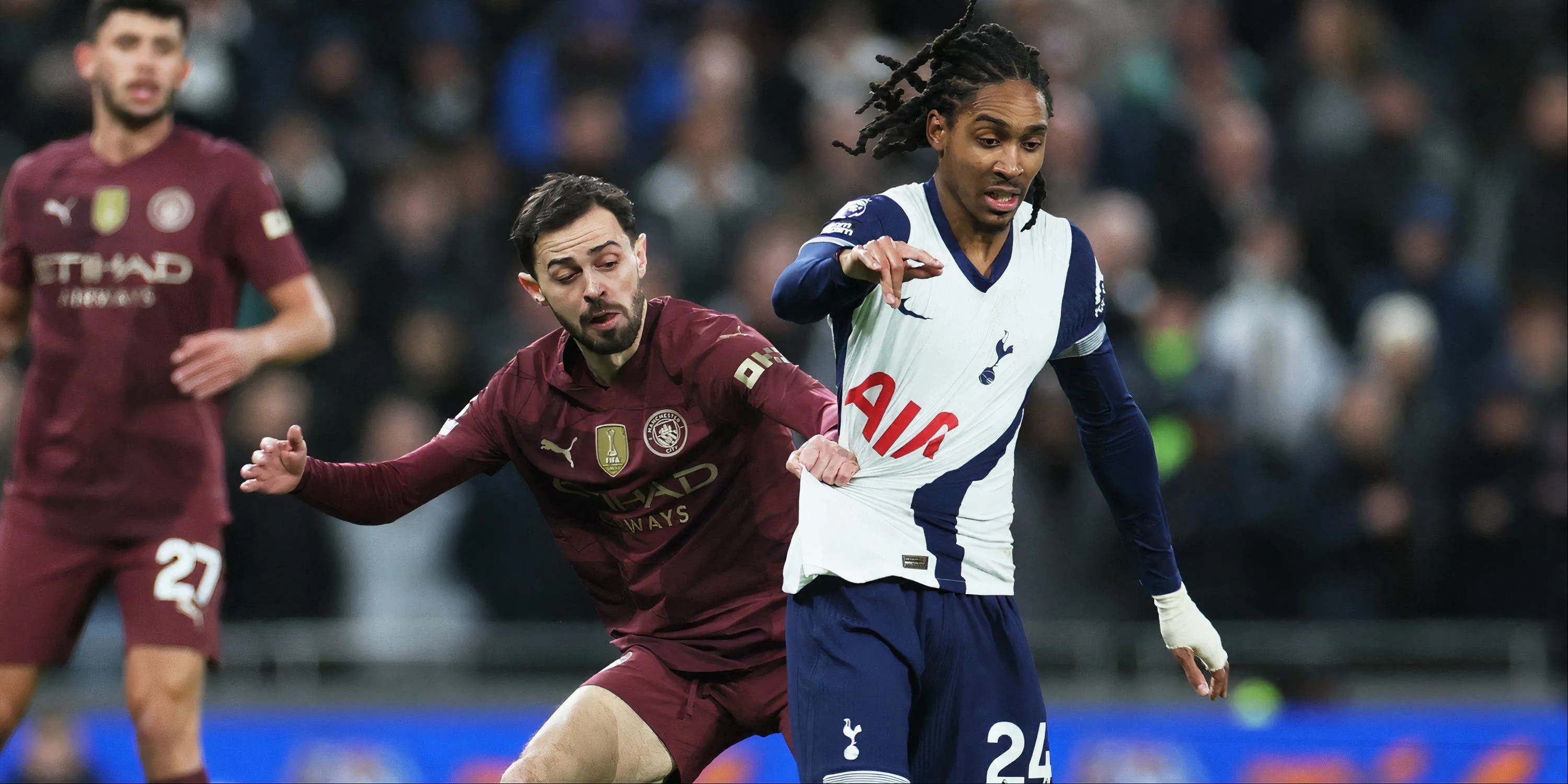 Djed Spence ăn mừng bàn thắng quan trọng, khẳng định vị thế tại Spurs