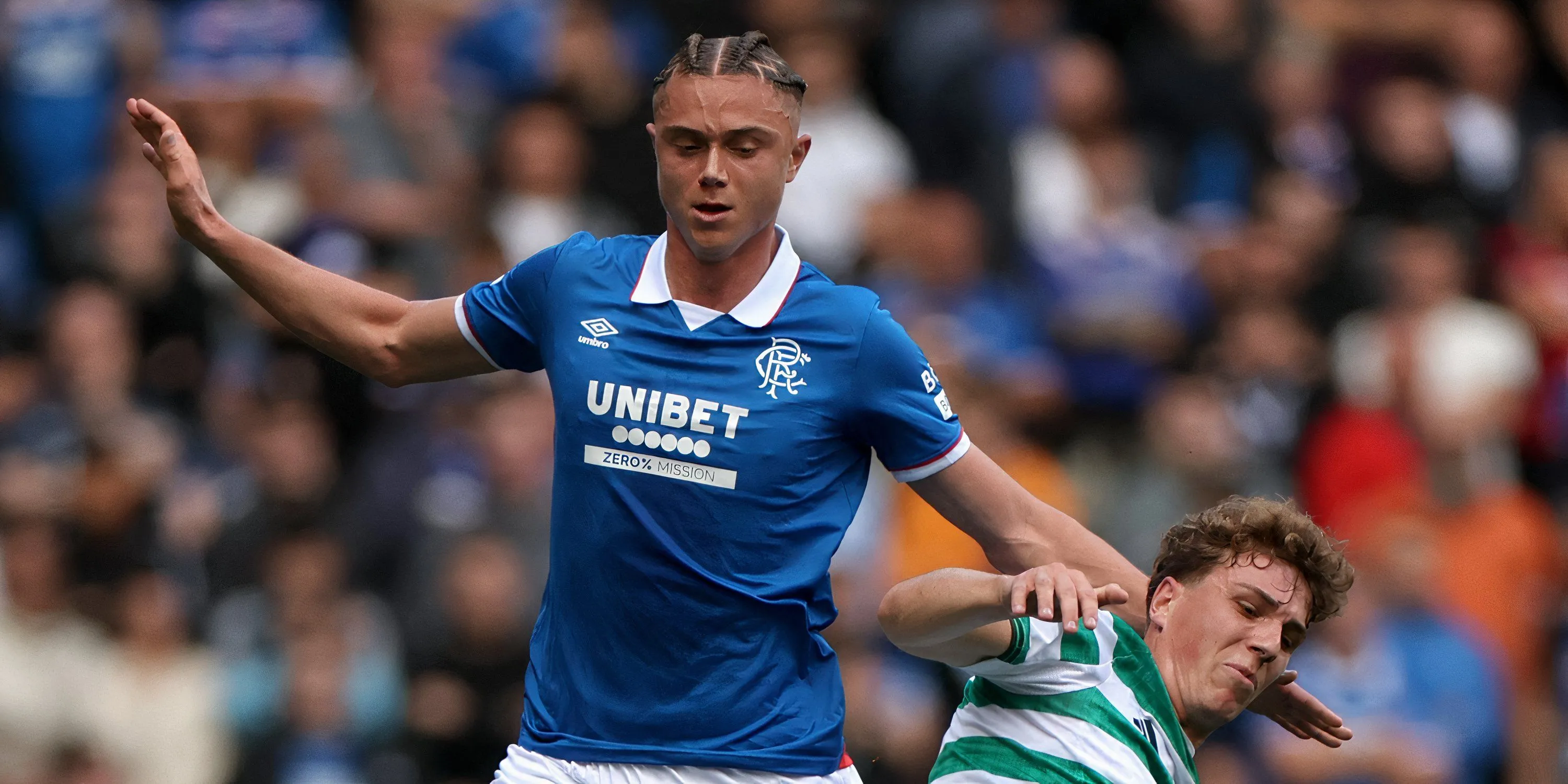Thelo Aasgaard tiền vệ tấn công của Rangers trong màu áo câu lạc bộ