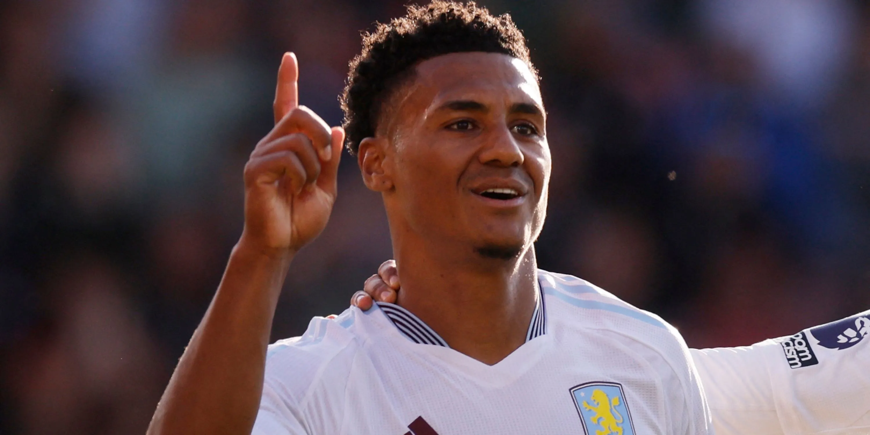 Tiền đạo Ollie Watkins ăn mừng bàn thắng cho Aston Villa
