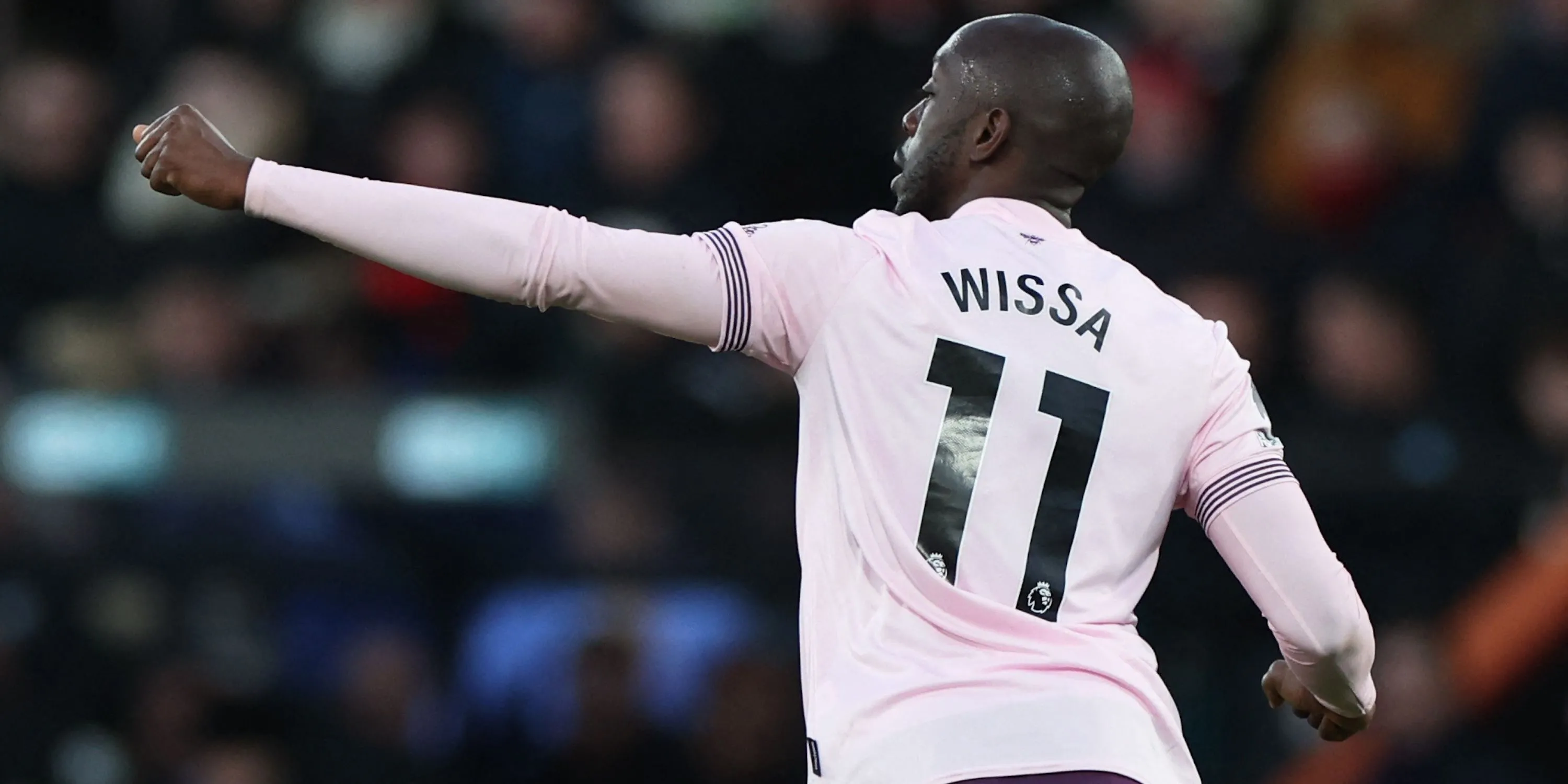 Yoane Wissa ăn mừng bàn thắng, thể hiện khả năng săn bàn ấn tượng tại Premier League