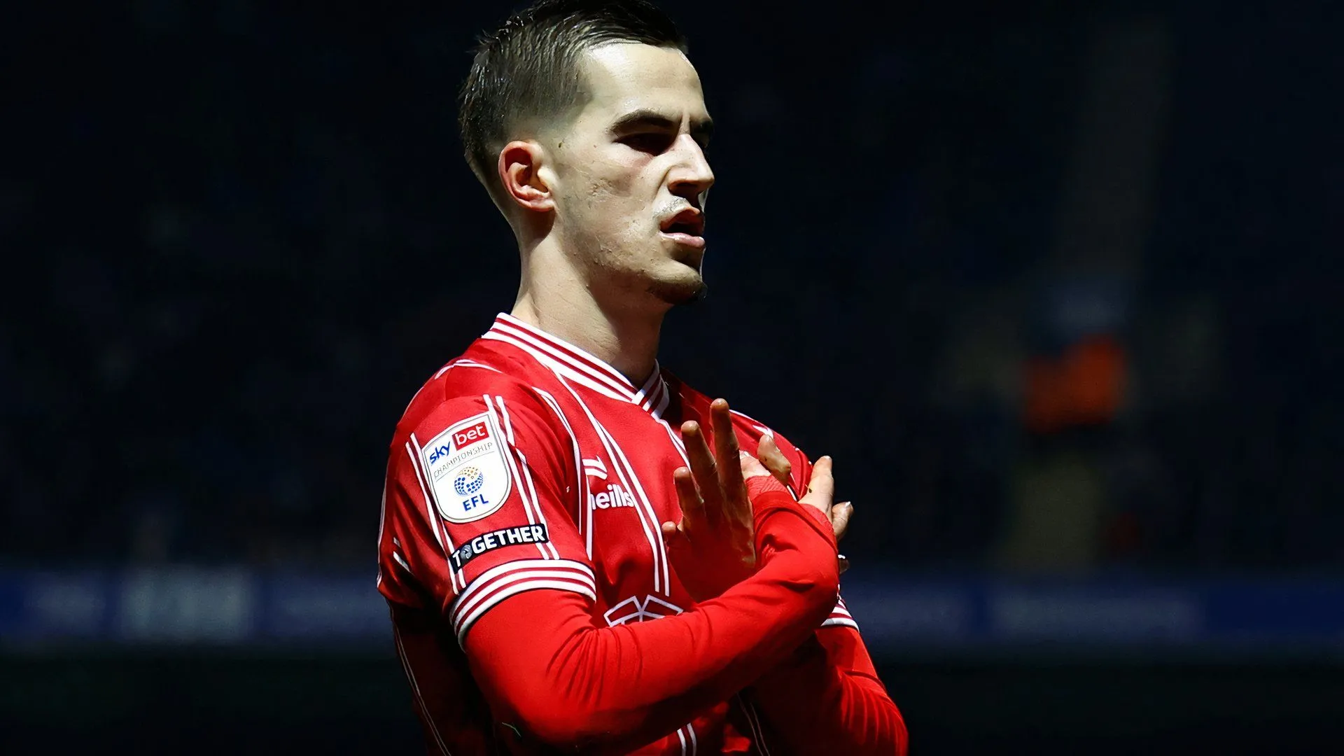 Anis Mehmeti ăn mừng bàn thắng và là nhân tố sáng tạo quan trọng của Bristol City mùa này