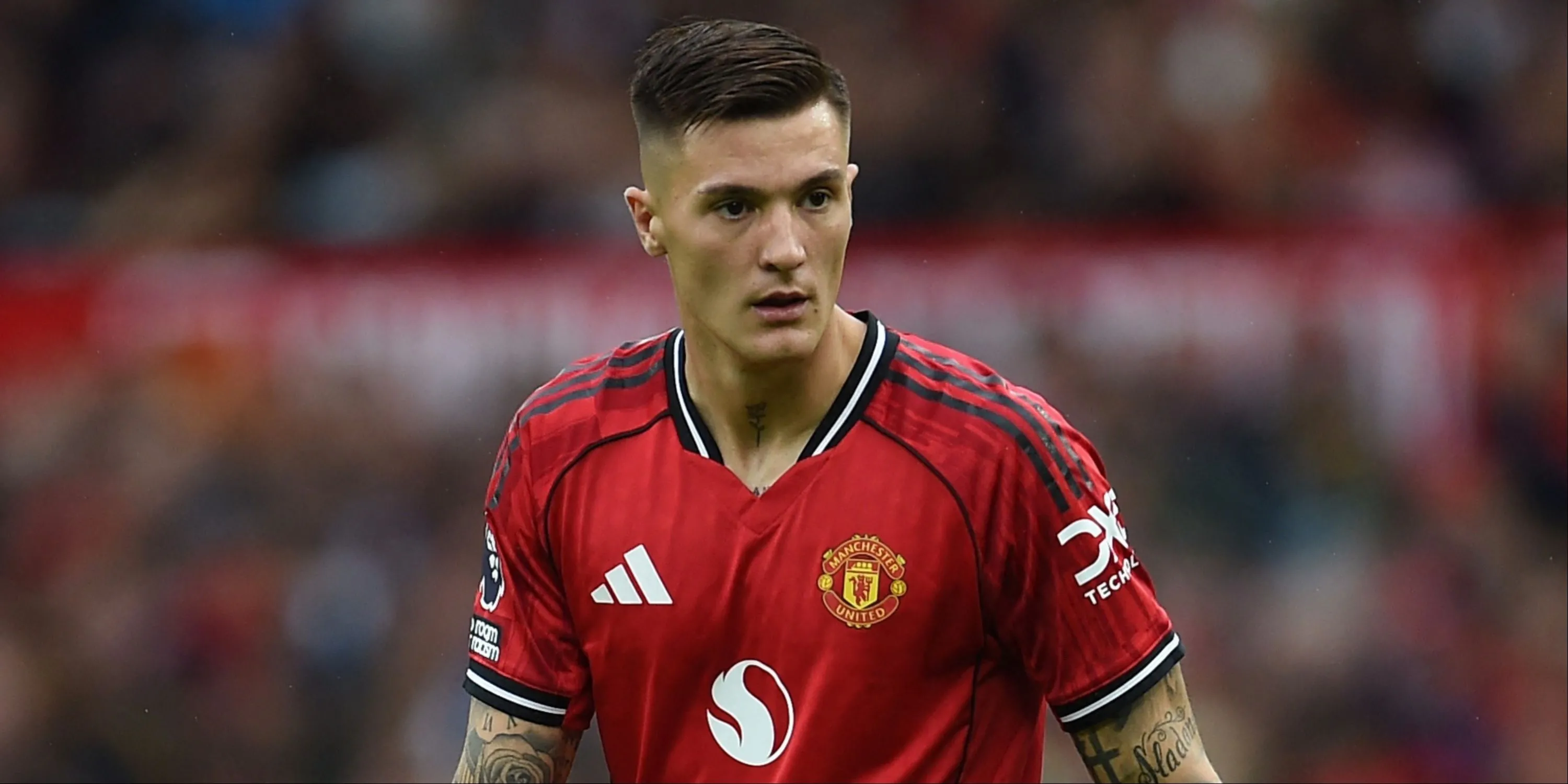Benjamin Sesko tranh chấp trên không cho Manchester United, lợi thế trong không chiến và chuyển hóa bóng bổng