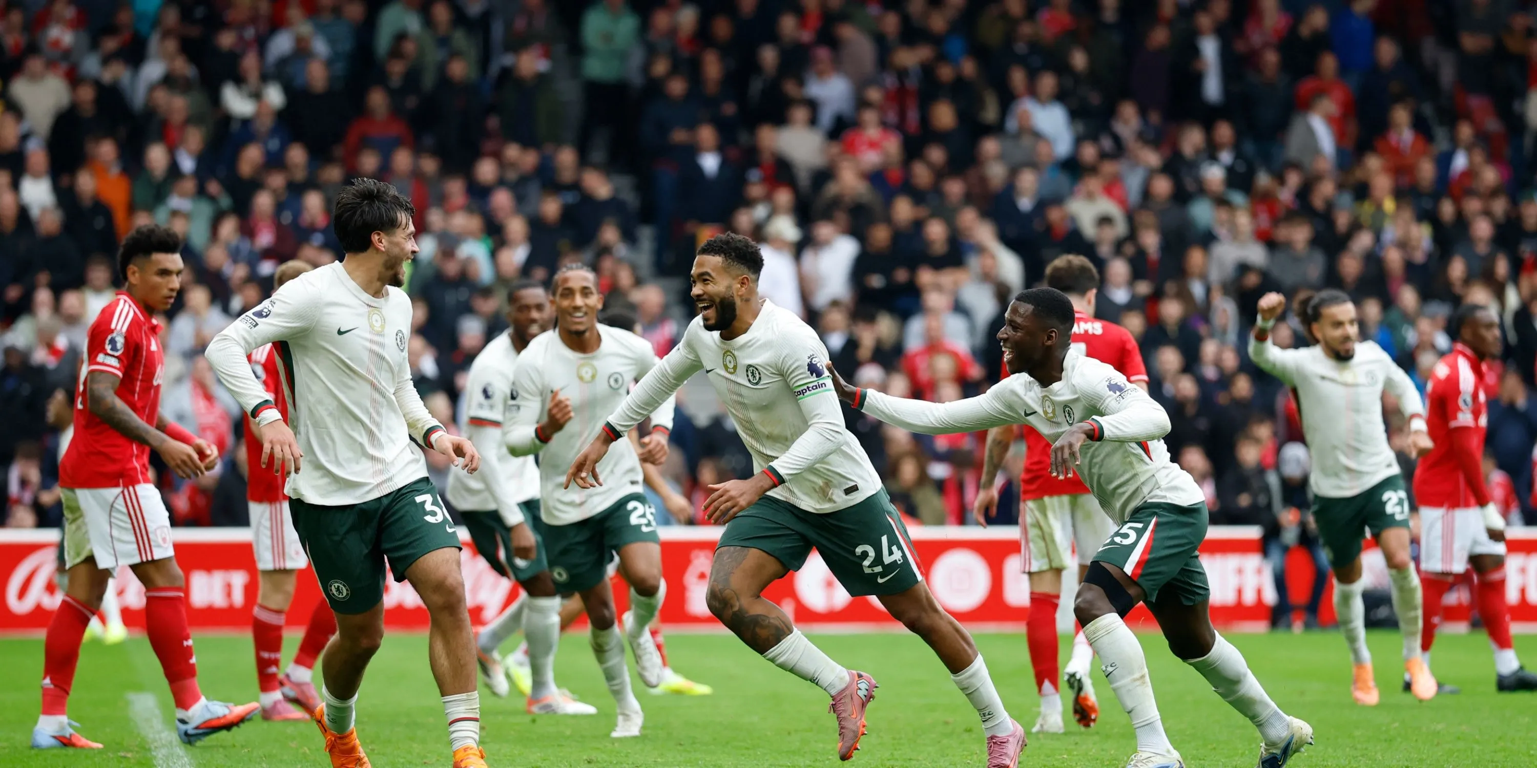 Chelsea tấn công Ajax: khoảnh khắc Marc Guiu và đồng đội bọc lót trong đợt phản công