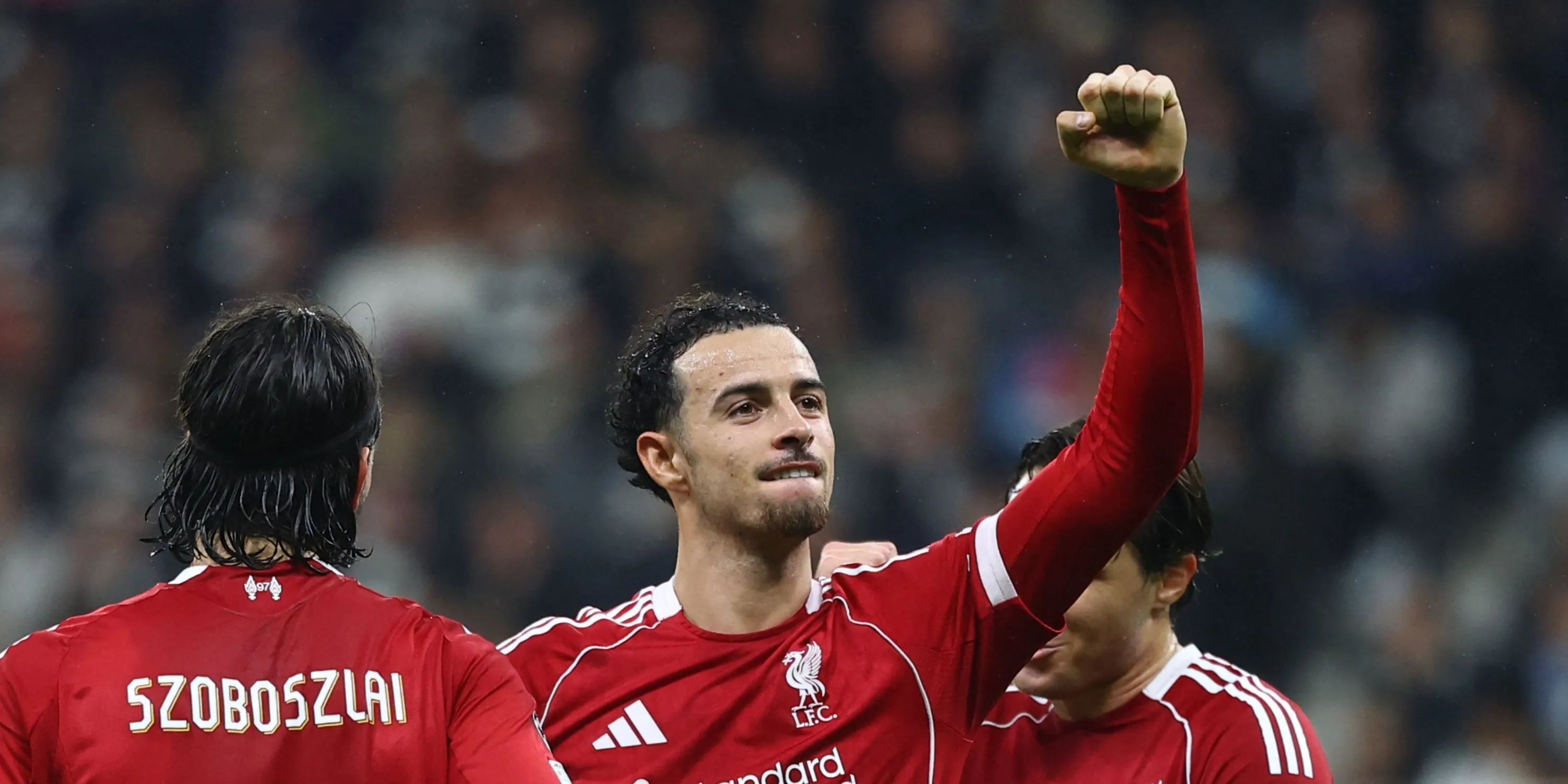Curtis Jones — tiền vệ Liverpool phù hợp với yêu cầu phát triển bóng từ tuyến dưới