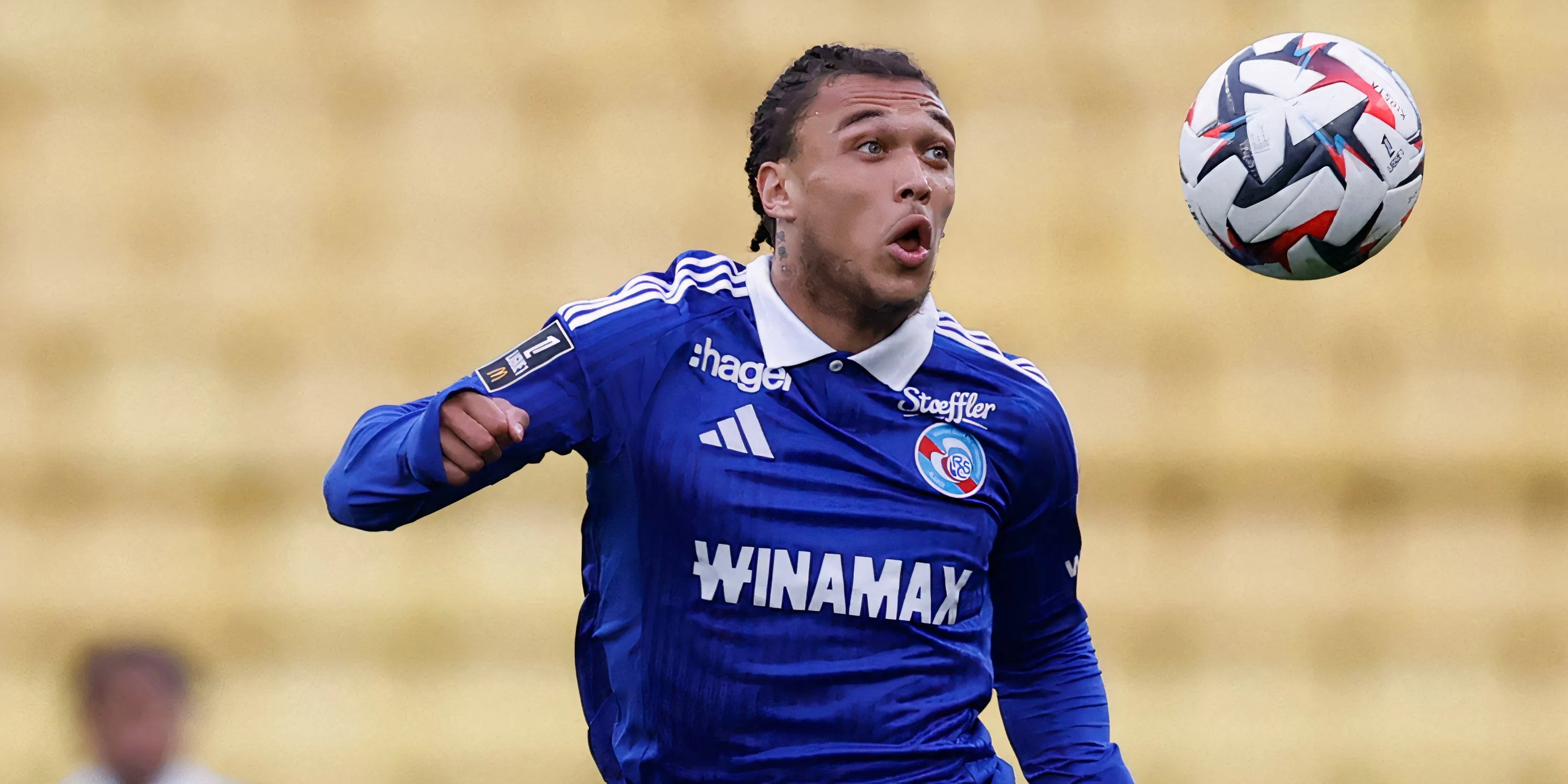 Diego Moreira trong màu áo Strasbourg: chuyển đổi từ hậu vệ trái sang wing-back tấn công-phòng ngự hiệu quả