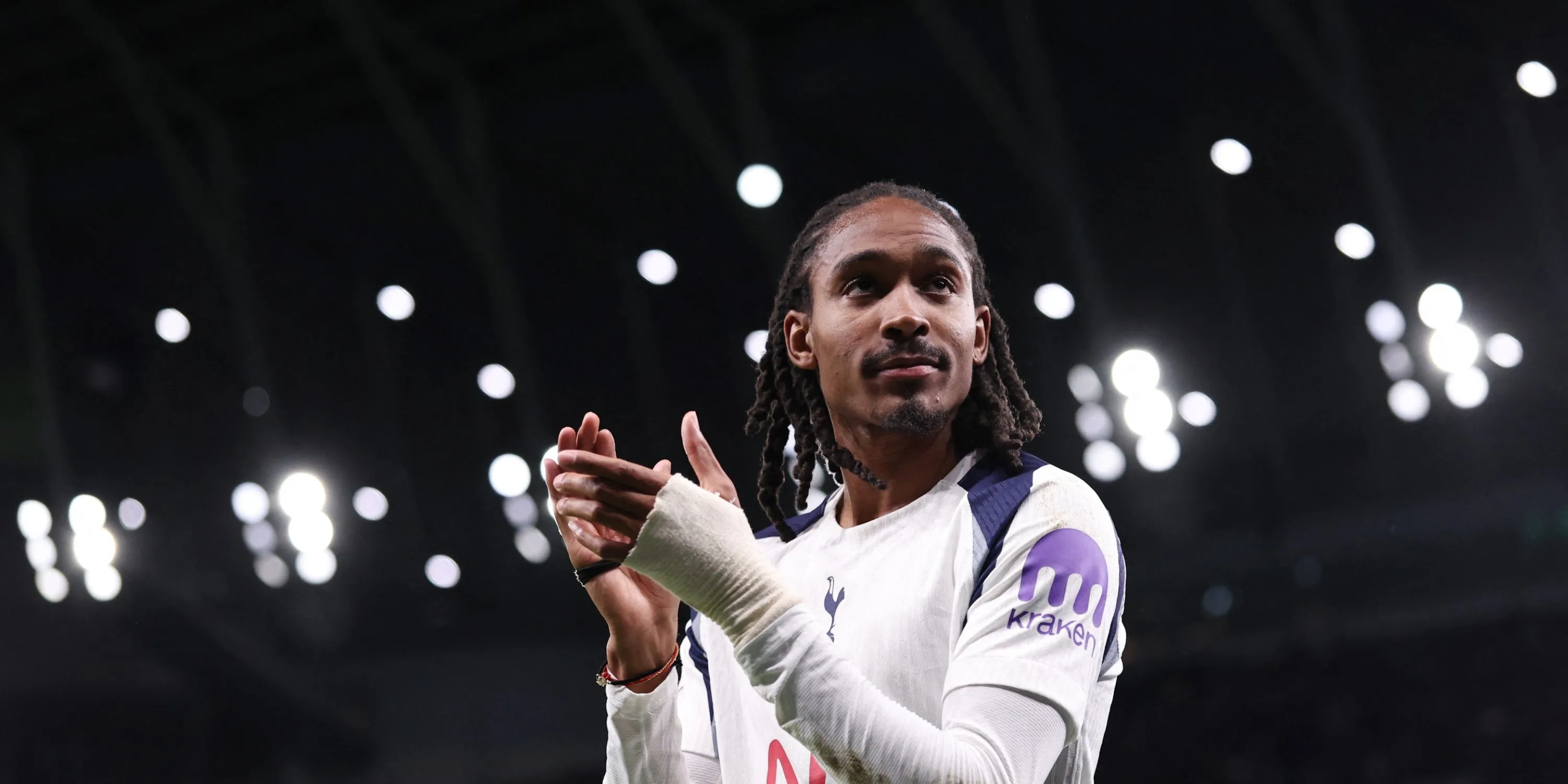 Djed Spence trong màu áo Tottenham