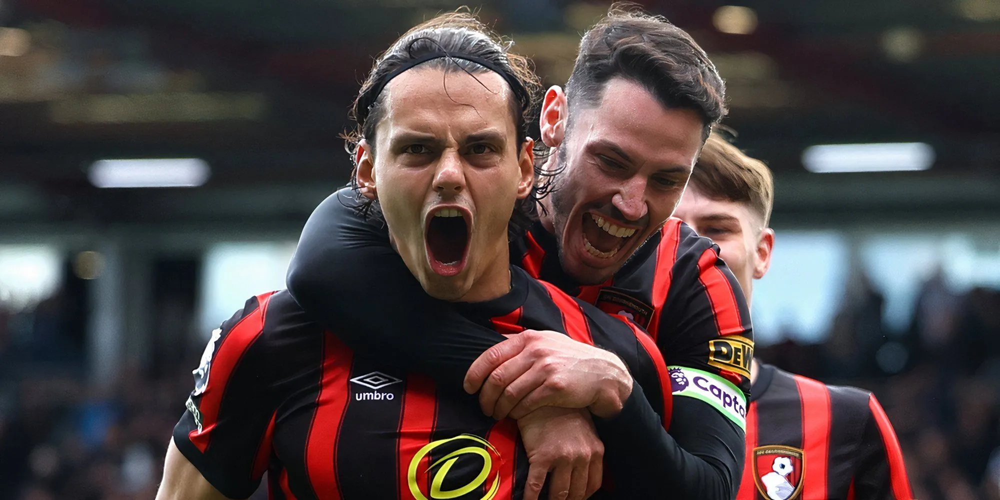 Enes Unal của Bournemouth trong tình huống tấn công