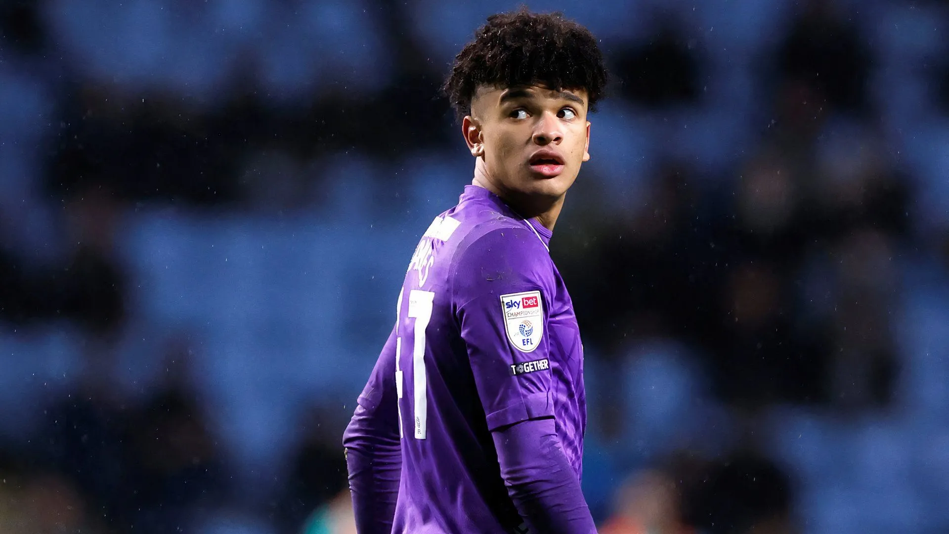 Ethan Horvath tiếp tục là phương án số một của Sheffield Wednesday trong khi Pierce Charles dưỡng thương sau phẫu thuật vai