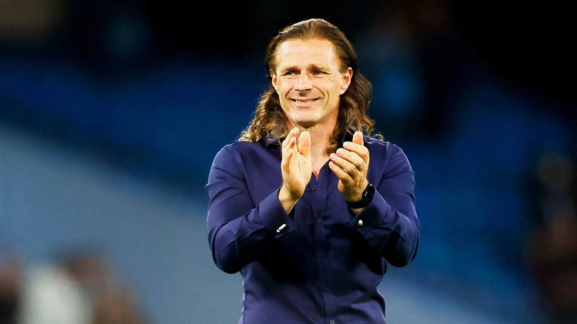Gareth Ainsworth HLV Gillingham, ứng viên tiềm năng cho vị trí HLV Reading