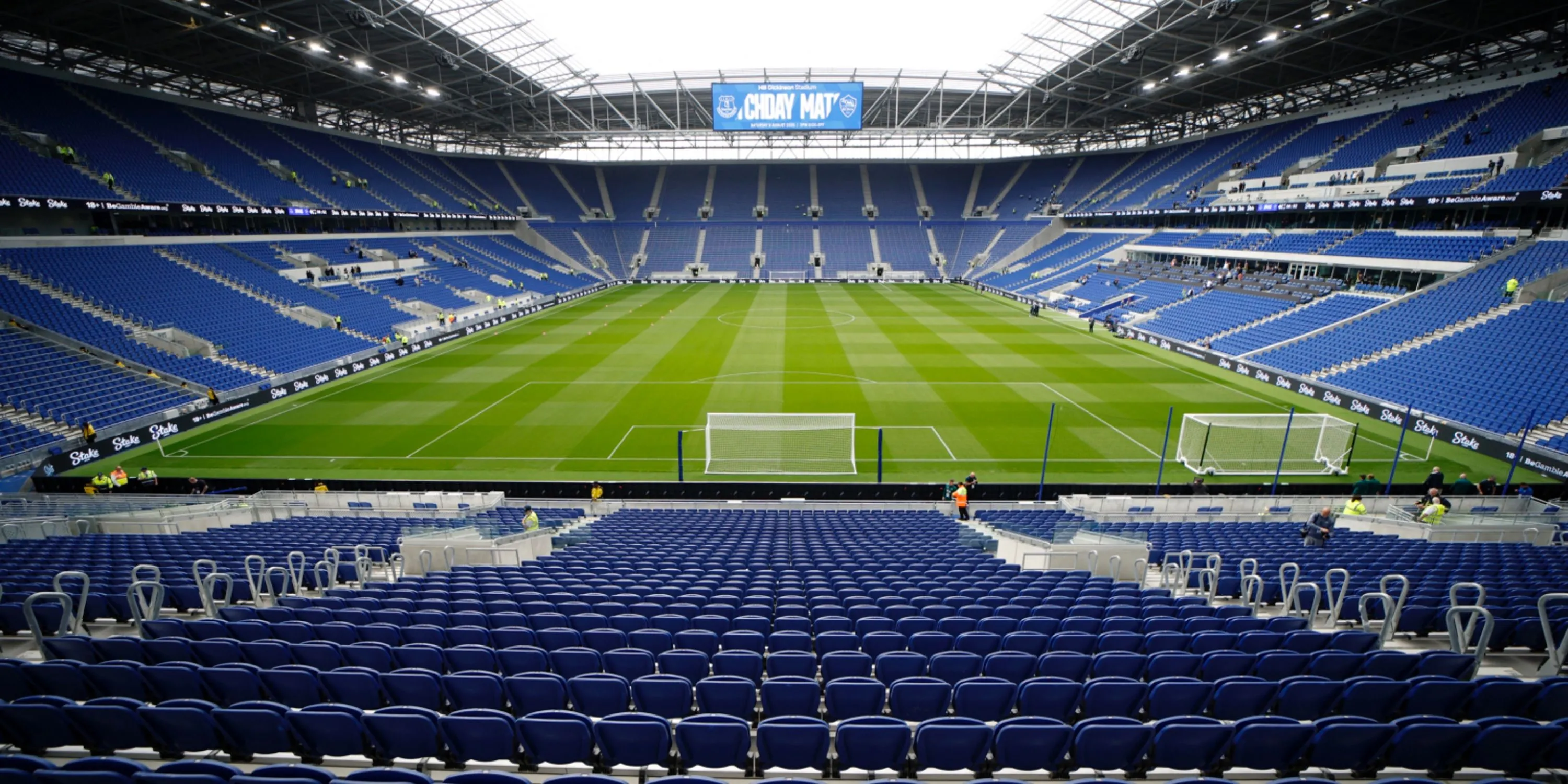 Hill Dickinson Stadium của Everton, khán đài chính và biển tên câu lạc bộ