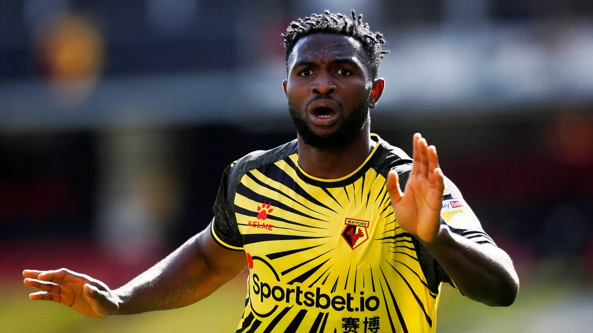 Isaac Success — tiền đạo thể lực, lựa chọn thay người và tỏ rõ trong không chiến