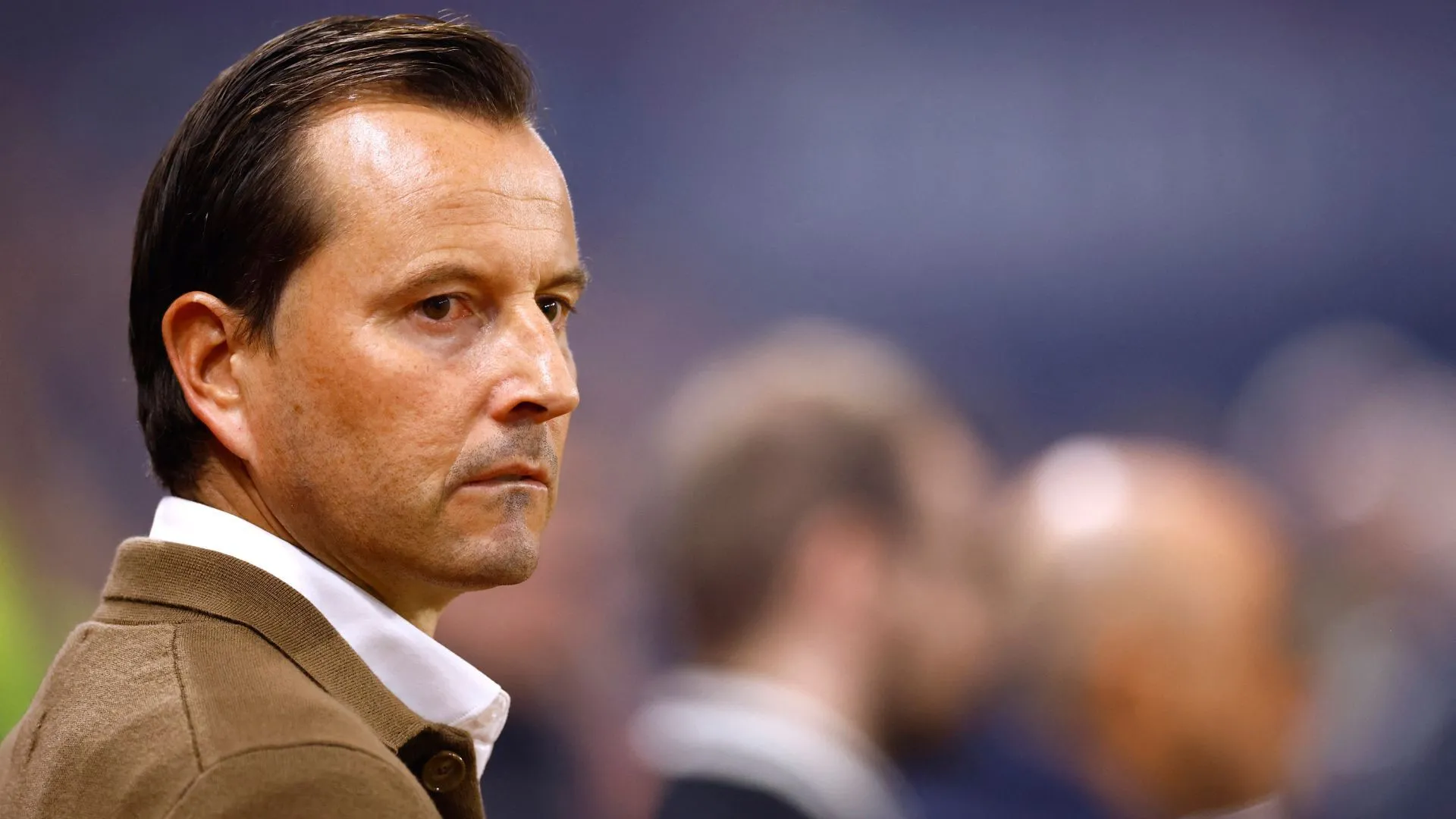 Julien Stephan chỉ đạo đội hình QPR; sự ủng hộ của HLV là nhân tố quan trọng với tân binh Burrell