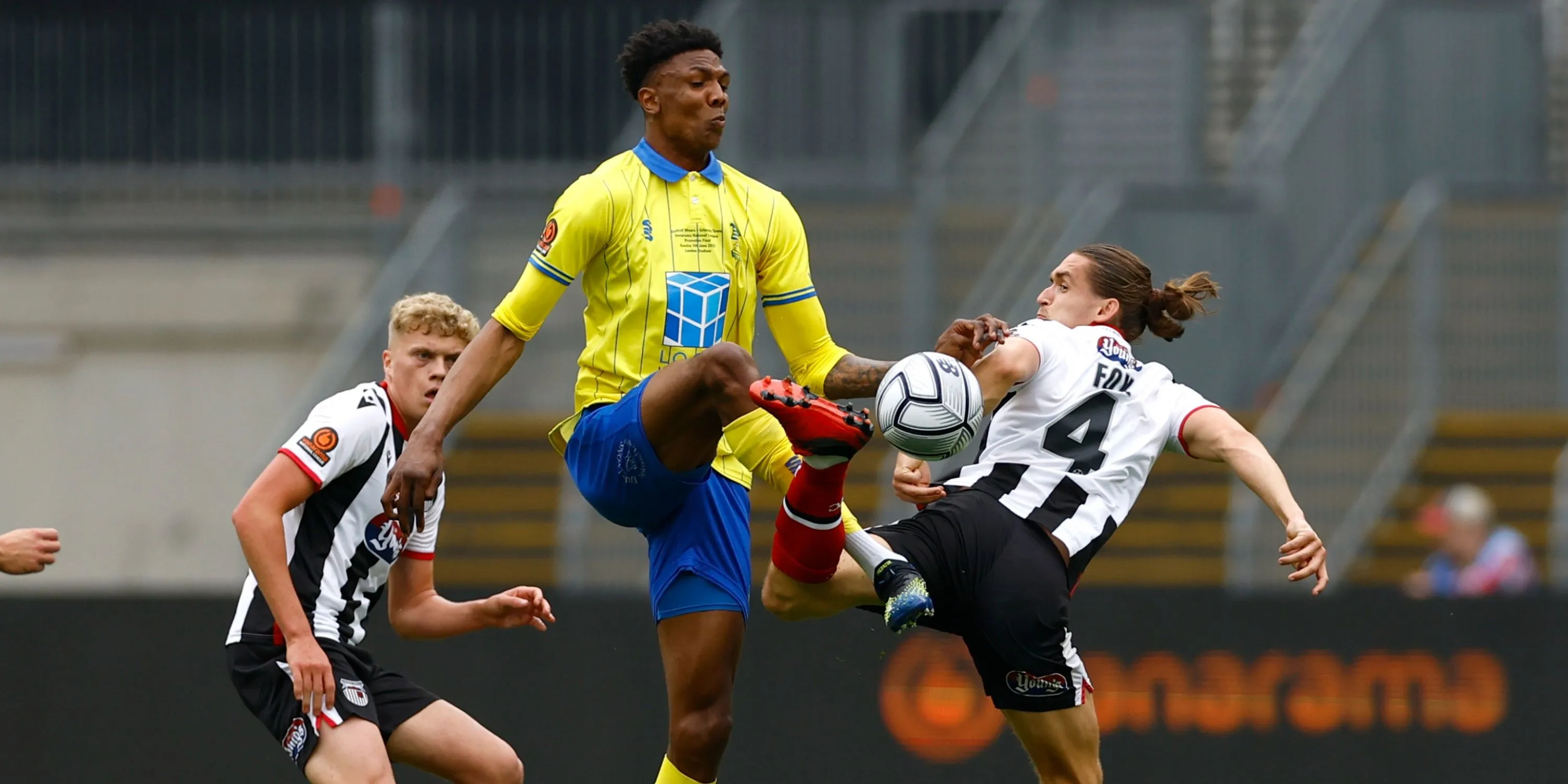 Kyle Hudlin cao 2.06 m, tiền đạo, chuyển tới Thep Xanh Nam Định và phù hợp với vai trò target man