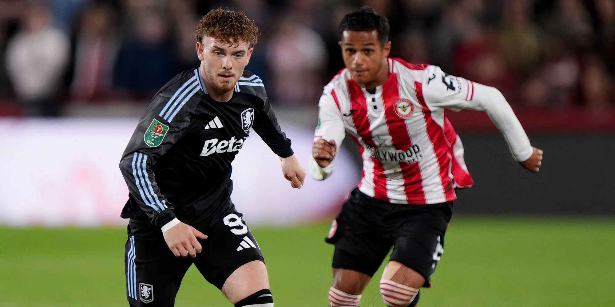 Nathan Collins trong màu áo Brentford, trung vệ với 3 thẻ vàng