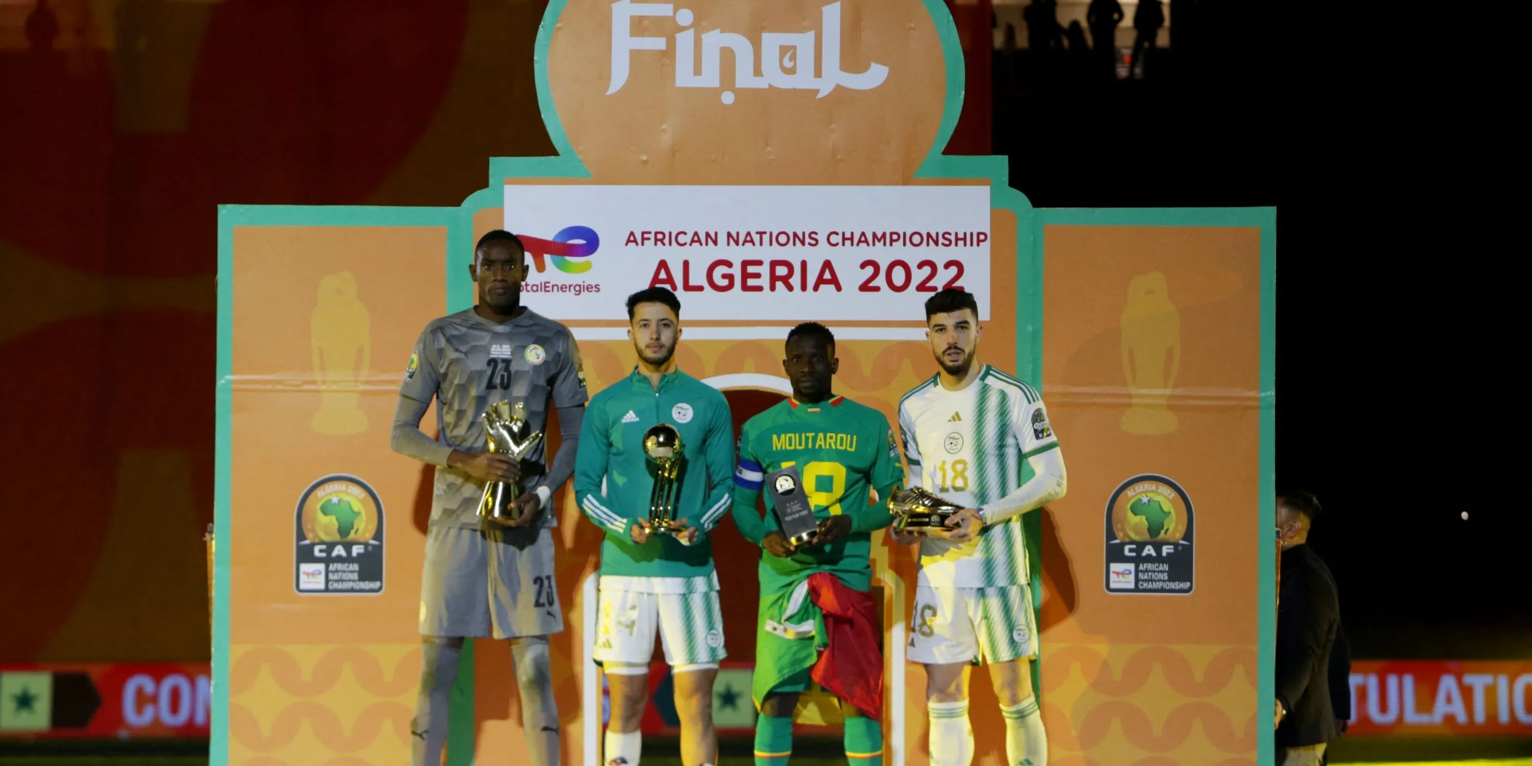 Pape Sy trong màu áo FC Metz, thủ môn cao 2.06 m, ví dụ về cầu thủ châu Phi chuyển sang chơi tại châu Âu