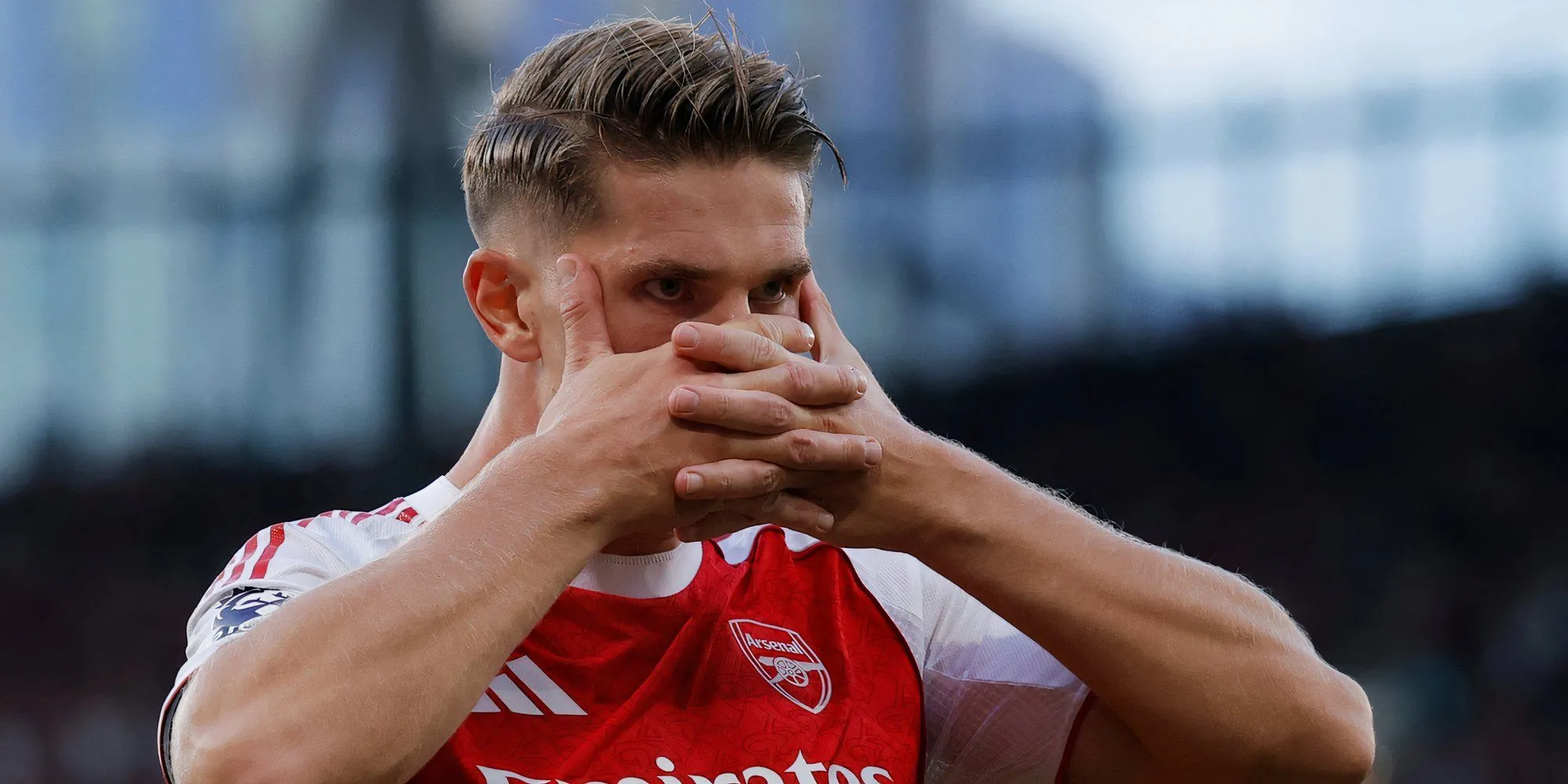 Riccardo Calafiori trong màu áo Arsenal, cầu thủ biên trái có 3 thẻ vàng