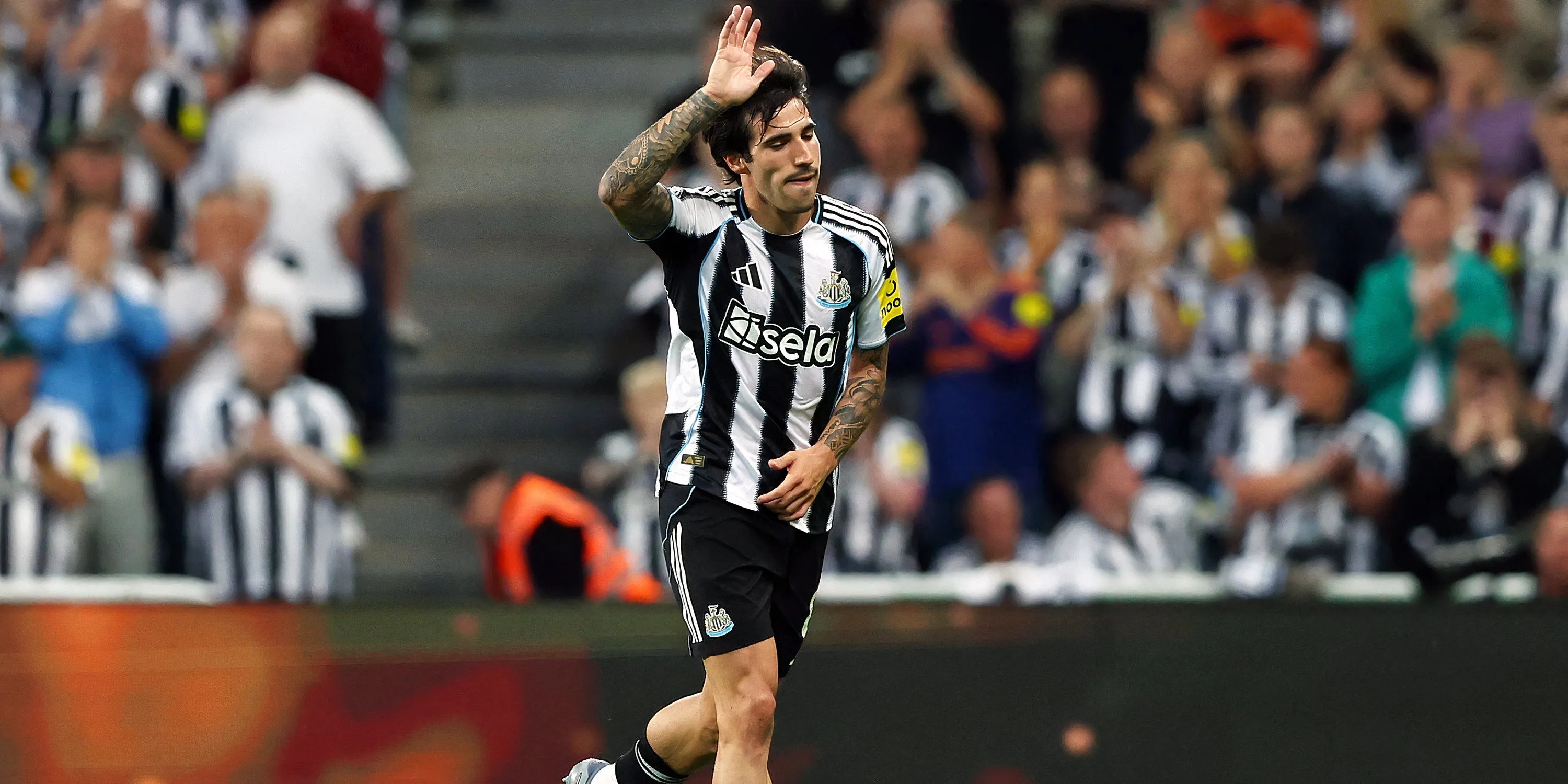 Sandro Tonali trong màu áo Newcastle, điều tiết tuyến giữa