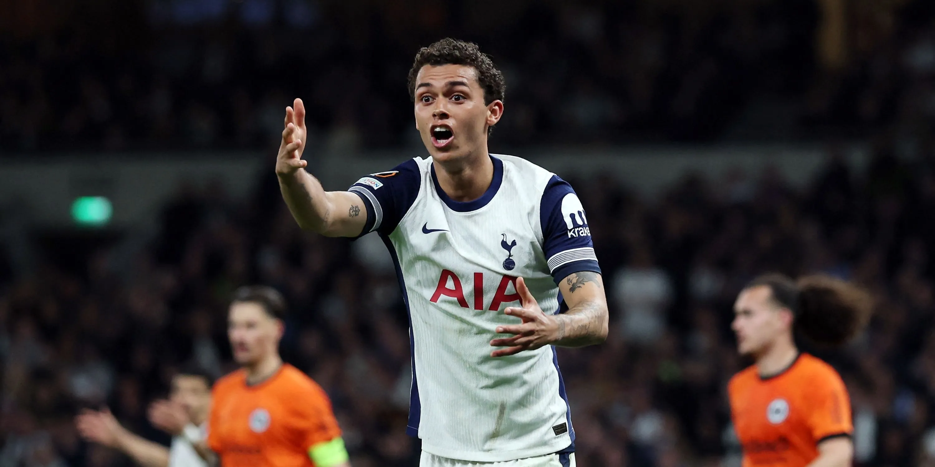 Tiền đạo Brennan Johnson trong màu áo Tottenham Hotspur