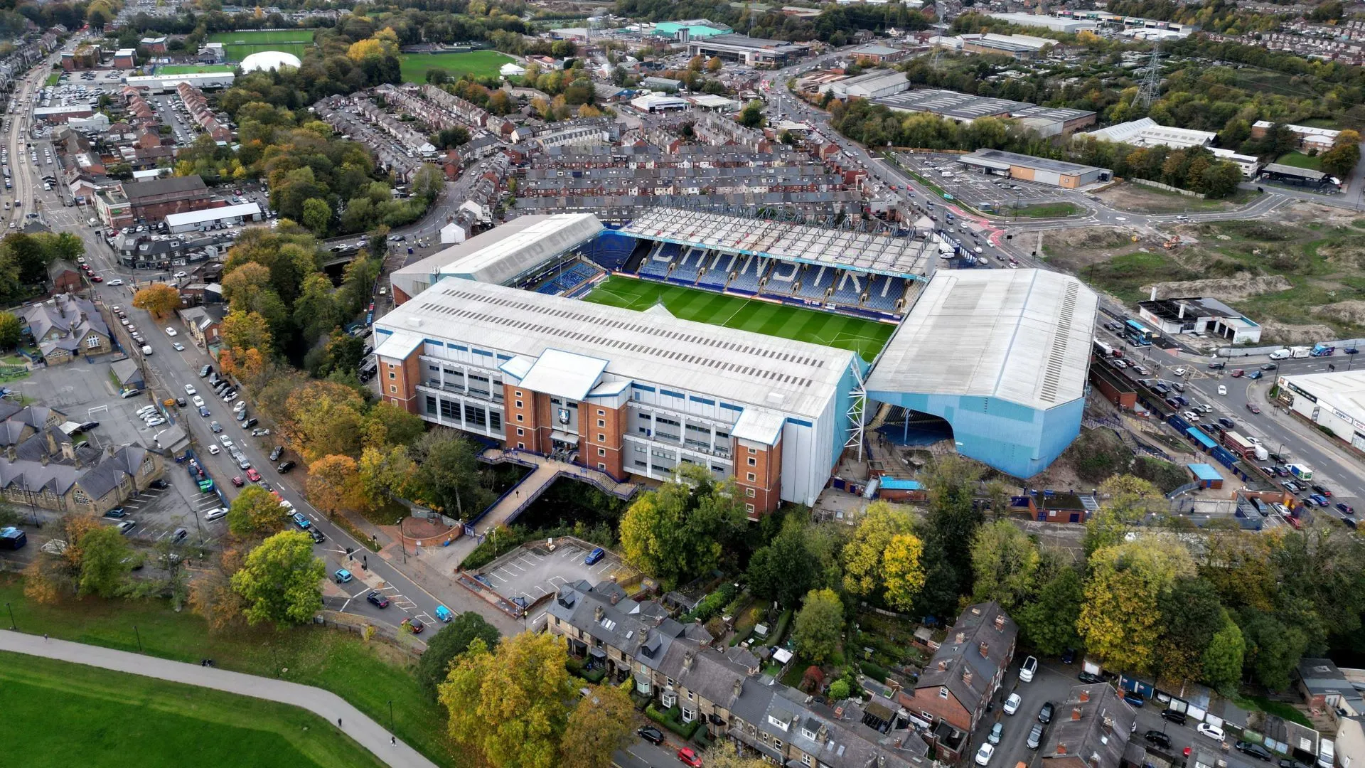 Toàn cảnh Hillsborough nhìn từ trên cao, biểu tượng của Sheffield Wednesday