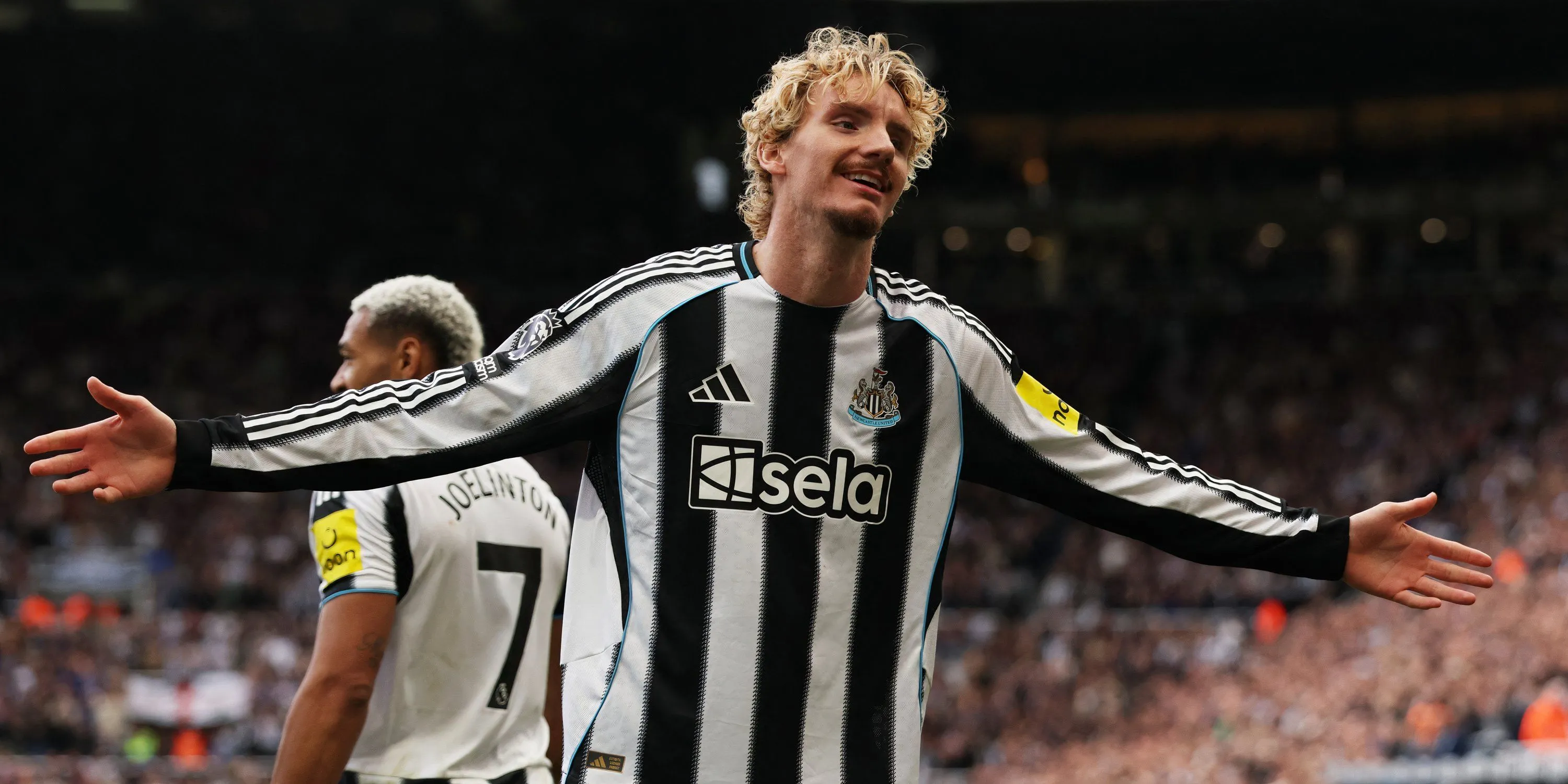 Woltemade ăn mừng bàn thắng cho Newcastle
